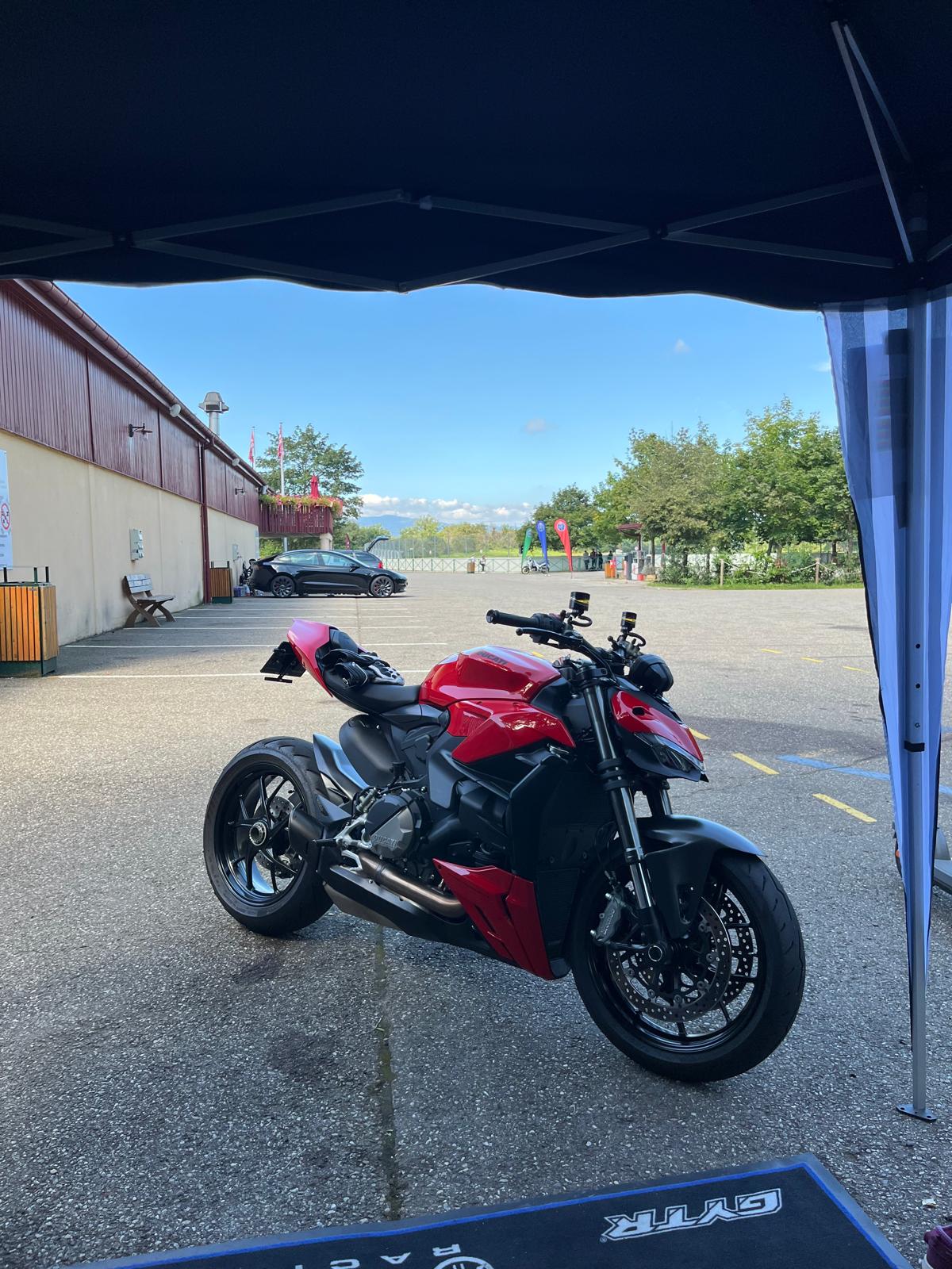DUCATI Streetfighter V2-image-4