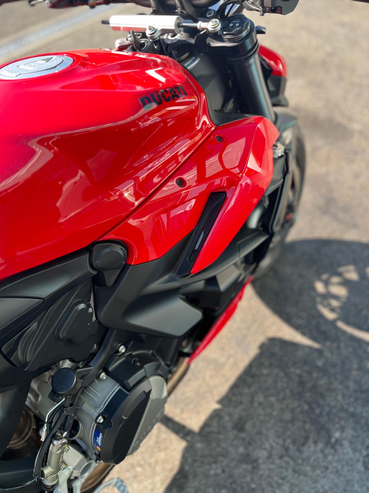 DUCATI Streetfighter V2-image-5
