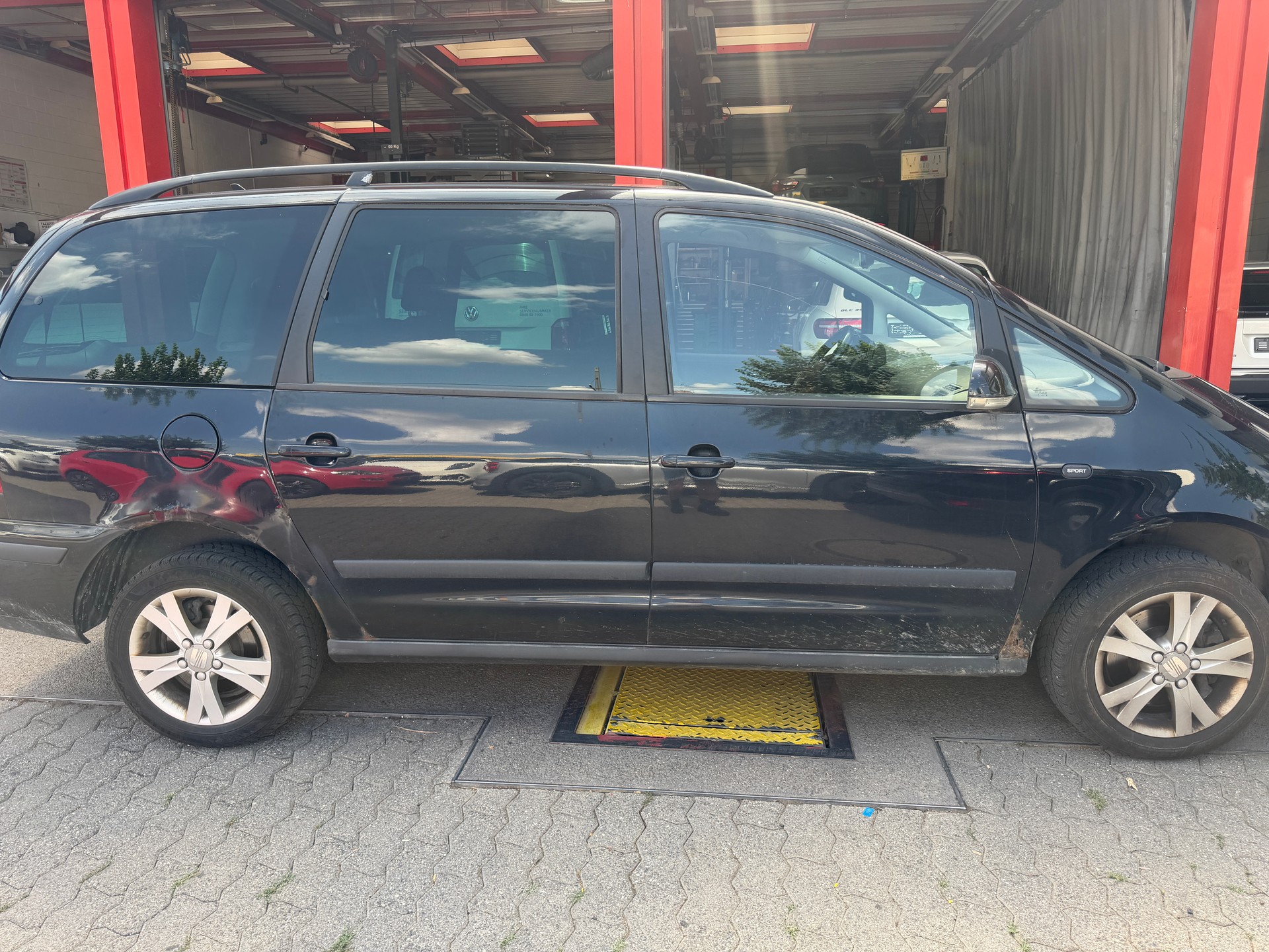 SEAT Alhambra 1.9 TDI Sport 4x4-showroom-element-3