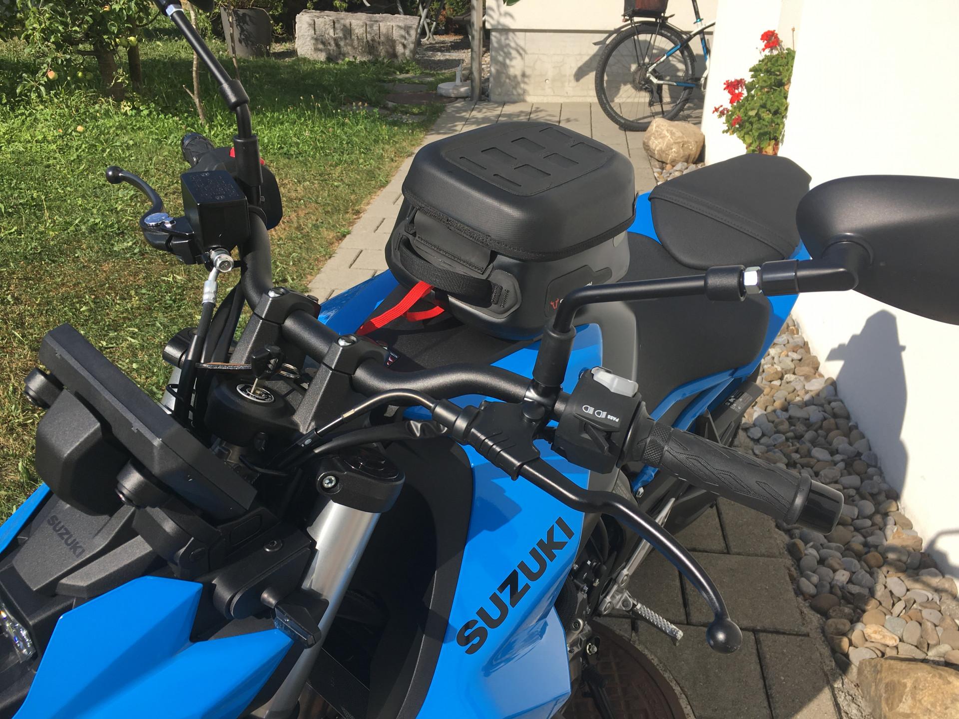 SUZUKI GSX-8S-image-6