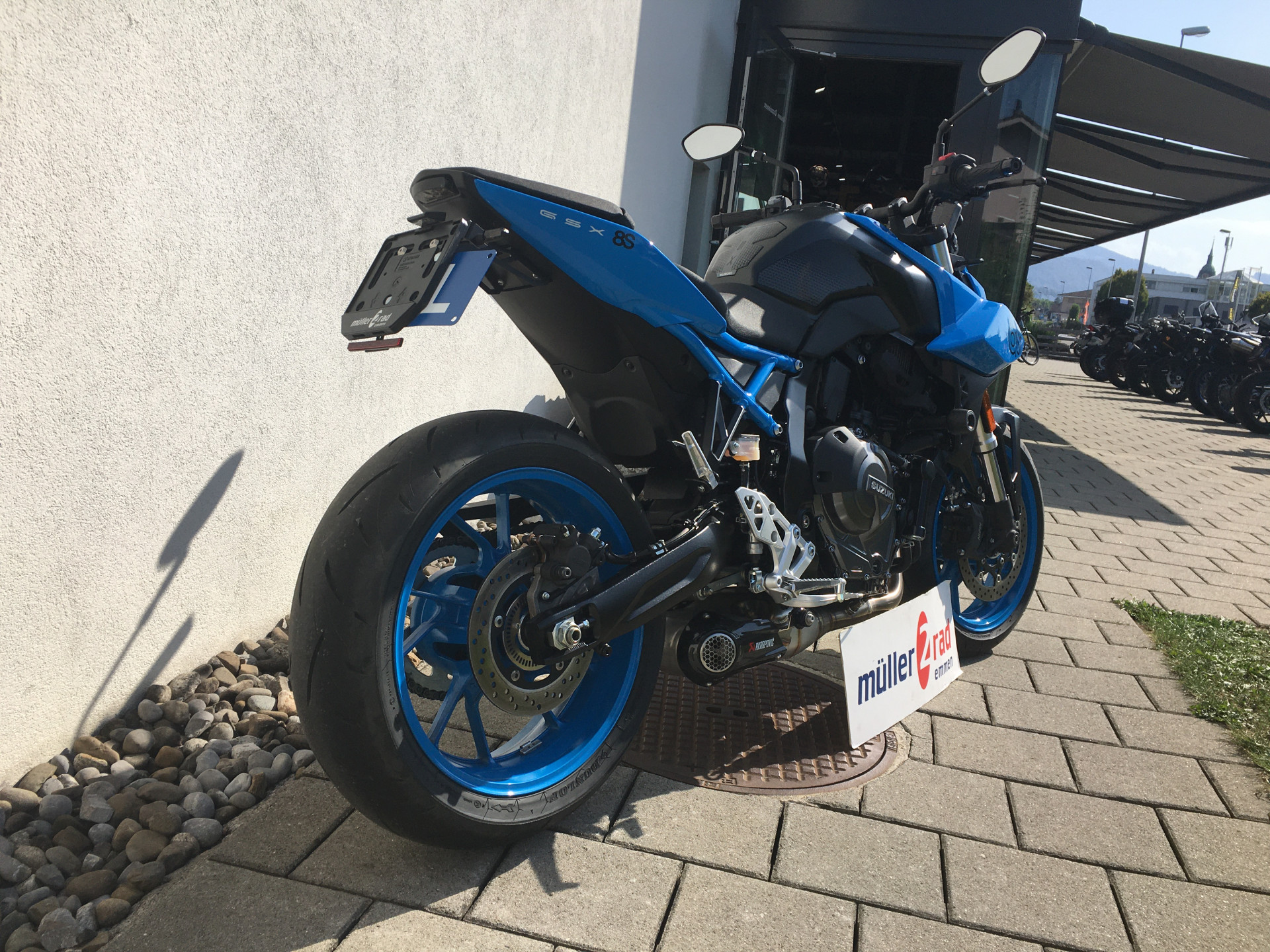 SUZUKI GSX-8S-showroom-element-3