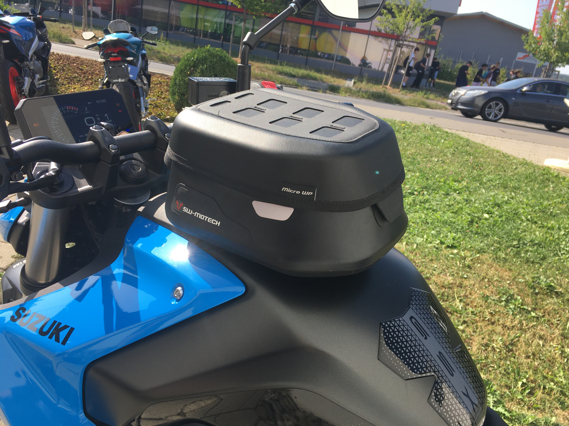 SUZUKI GSX-8S-image-5