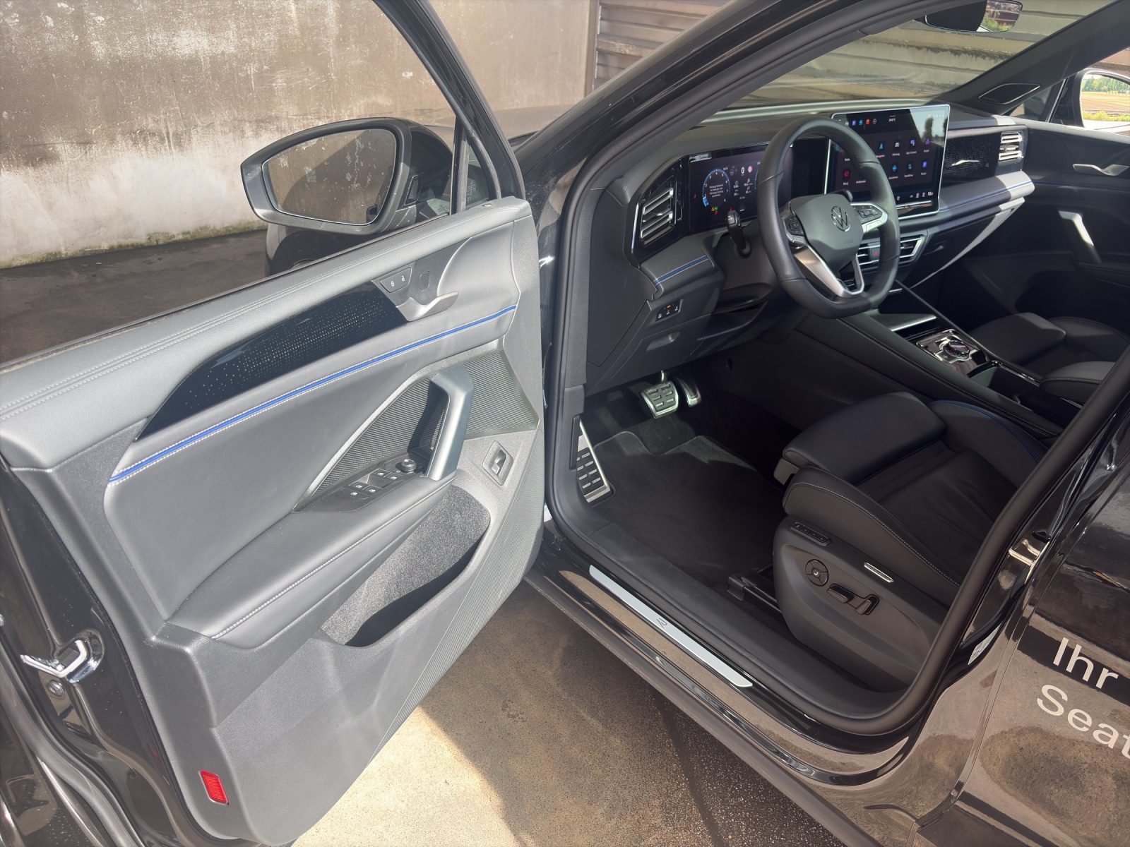 VW Tiguan 2.0 TSI R-Line DSG 4motion-image-4