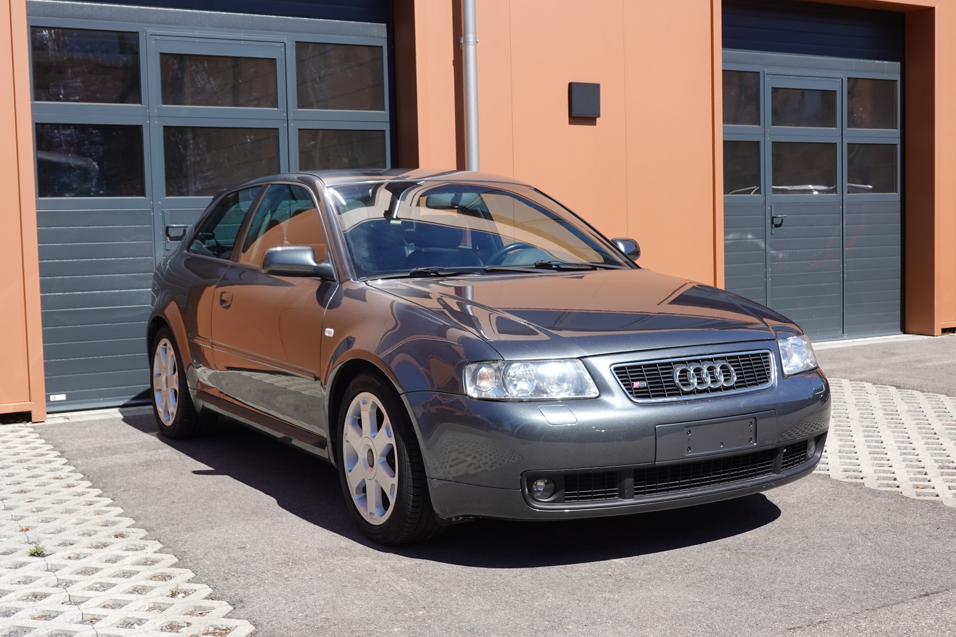AUDI S3 quattro * Véhicule CH * Intérieur Cuir * 100% d'origine * Tempomat * Son BOSE * Jantes 18 * Sièges électriques *-showroom-element-2
