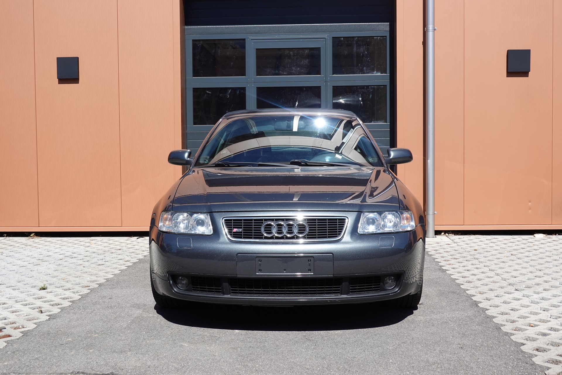 AUDI S3 quattro * Véhicule CH * Intérieur Cuir * 100% d'origine * Tempomat * Son BOSE * Jantes 18 * Sièges électriques *-showroom-element-1