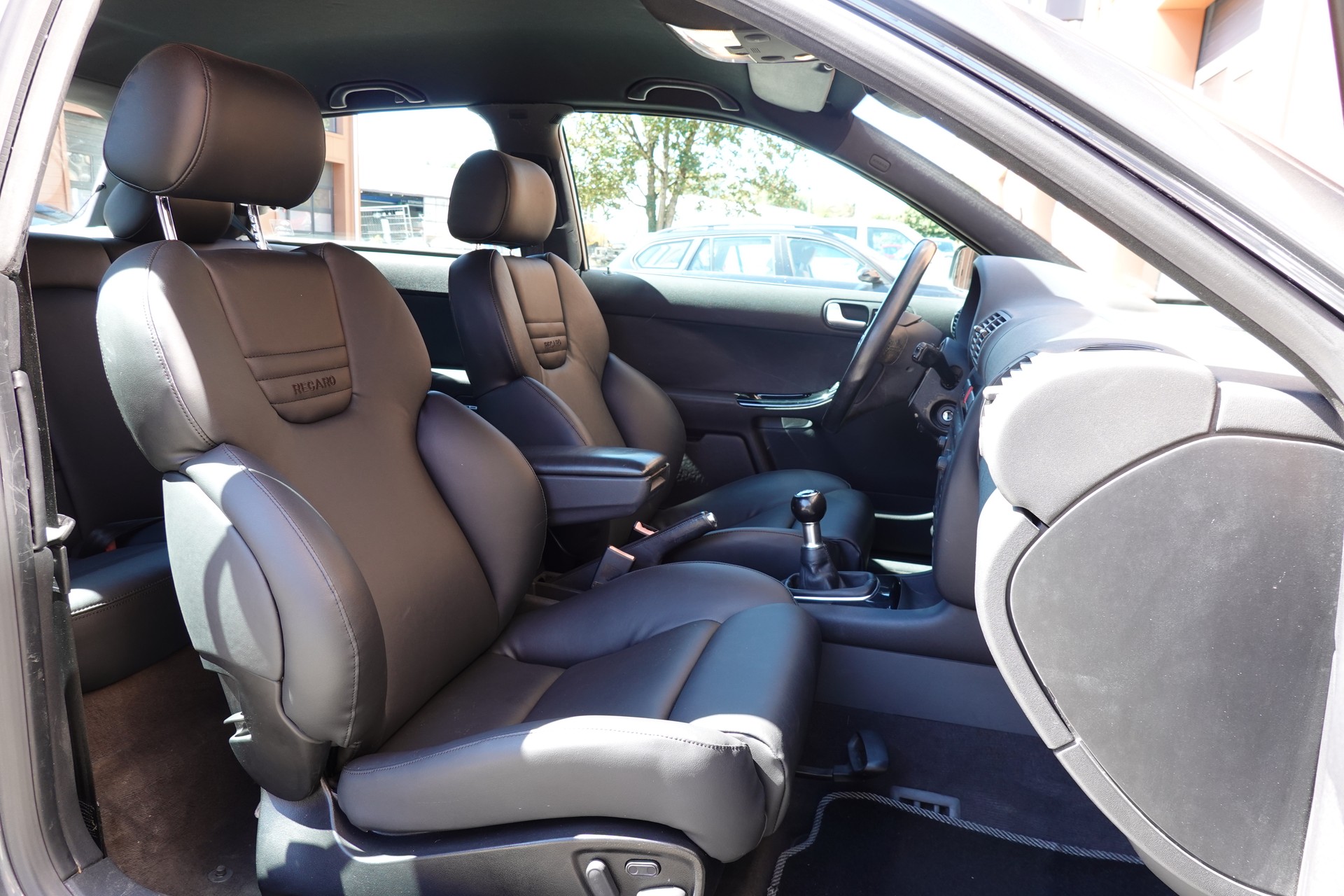AUDI S3 quattro * Véhicule CH * Intérieur Cuir * 100% d'origine * Tempomat * Son BOSE * Jantes 18 * Sièges électriques *-image-18