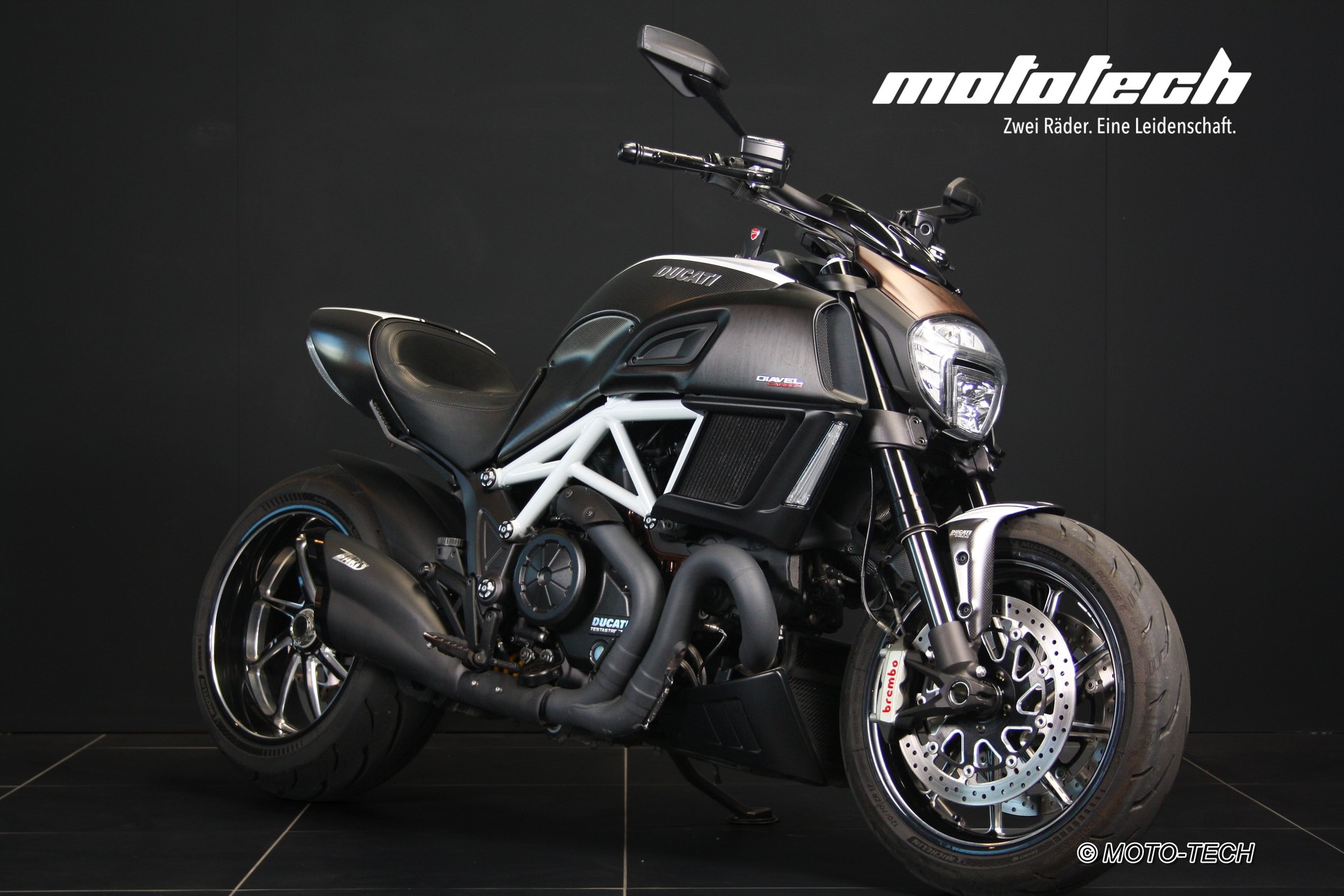 DUCATI Diavel 1200 Weiss-image-0