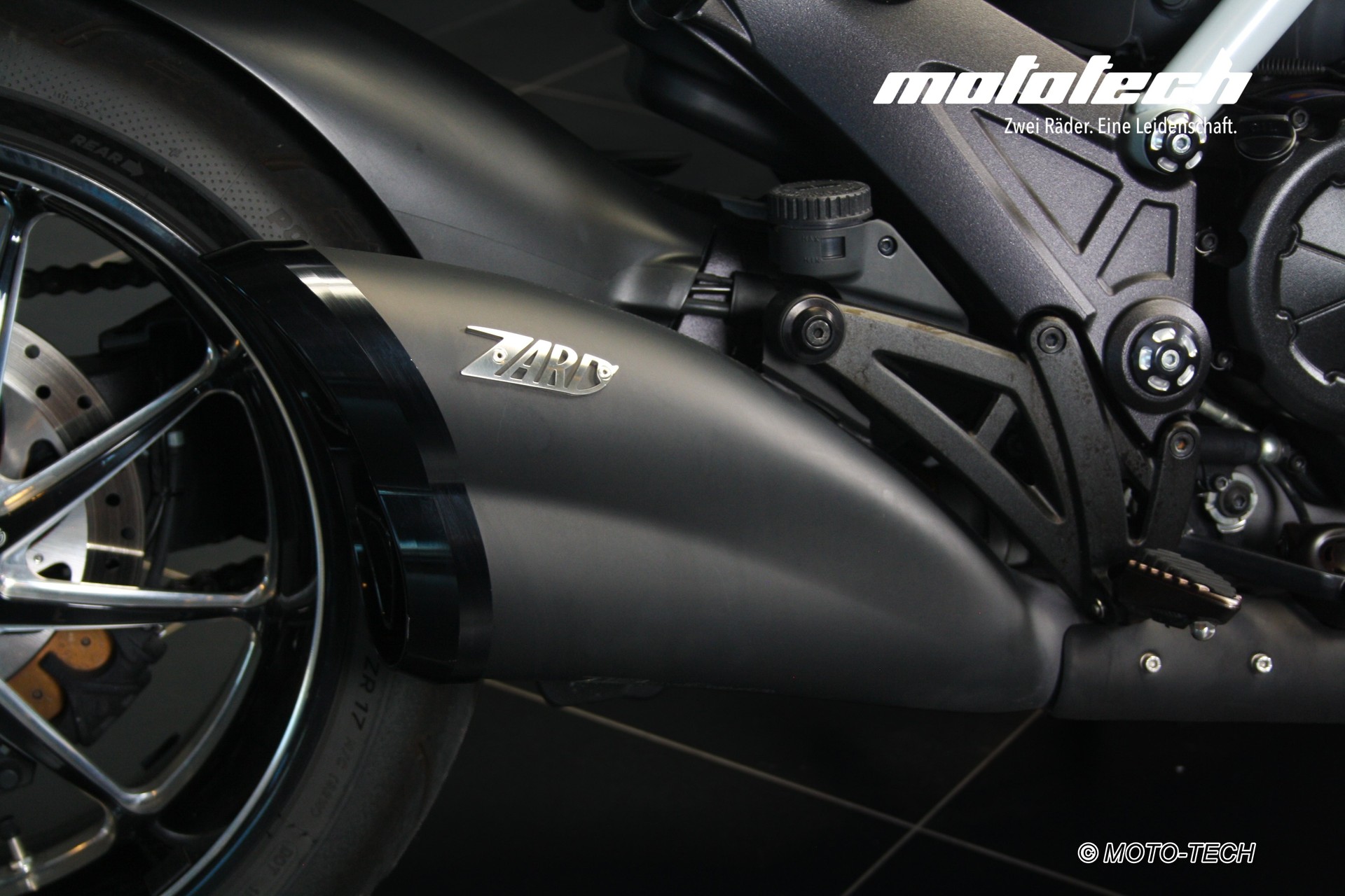 DUCATI Diavel 1200 Weiss-image-10