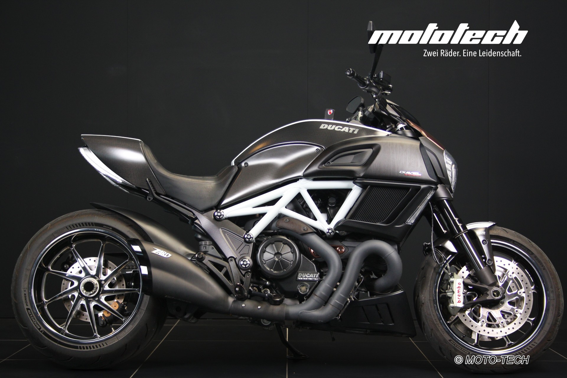 DUCATI Diavel 1200 Weiss-image-1