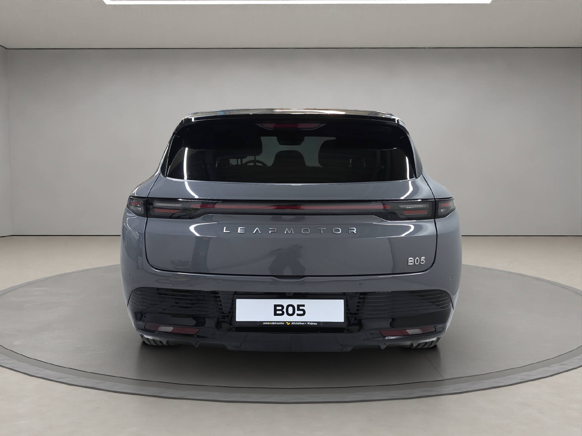 LEAPMOTOR B05 EV-image-3