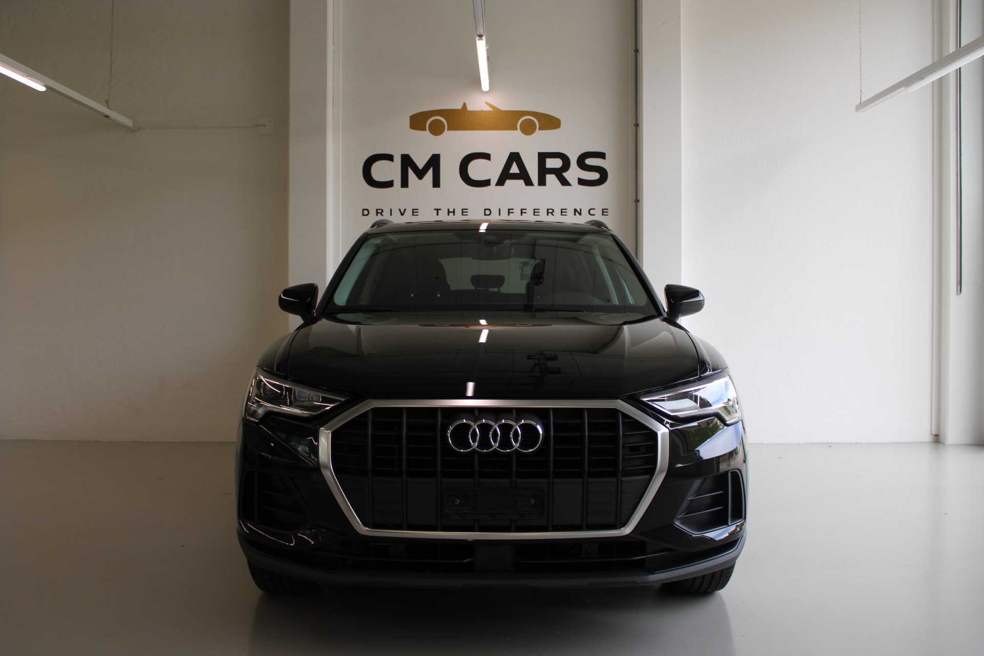 AUDI Q3 35 TFSI S-tronic-showroom-element-3