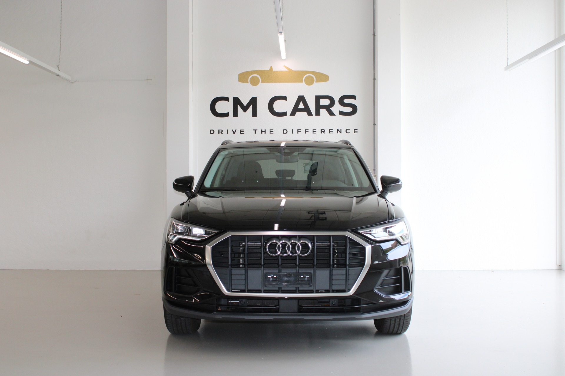 AUDI Q3 35 TFSI S-tronic-showroom-element-1