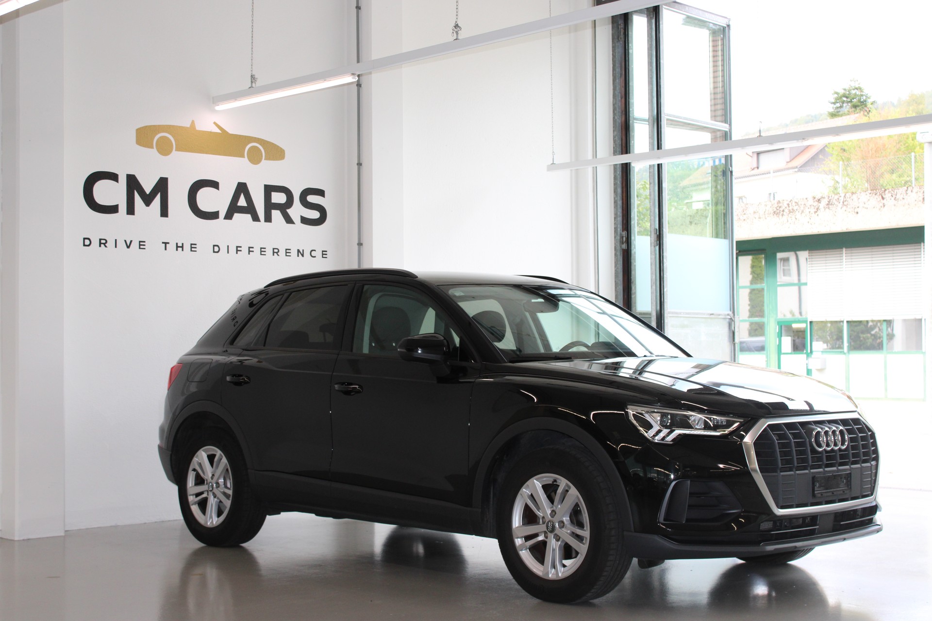 AUDI Q3 35 TFSI S-tronic-showroom-element-2