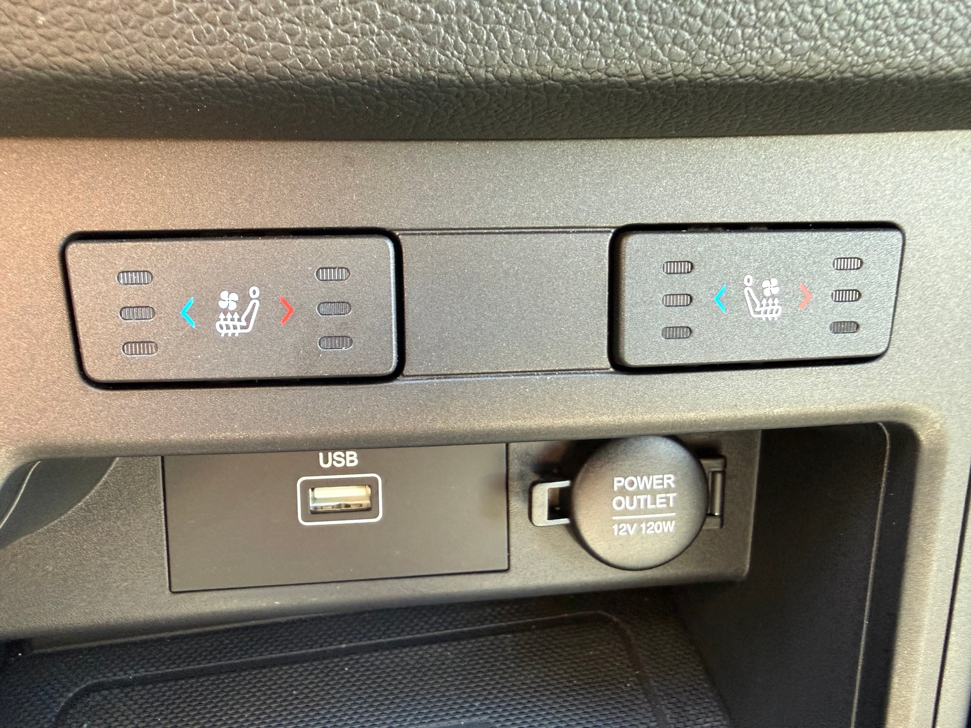 KGM-SsangYong Korando eMotion Titanium-image-10