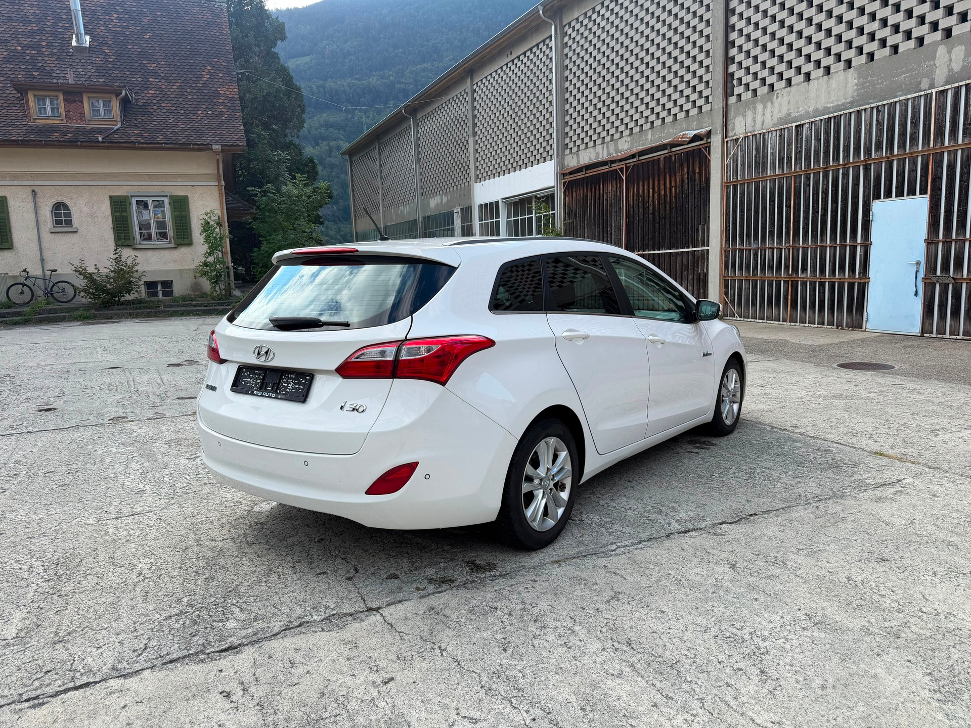HYUNDAI i30 Wagon 1.6 CRDi Premium-showroom-element-3