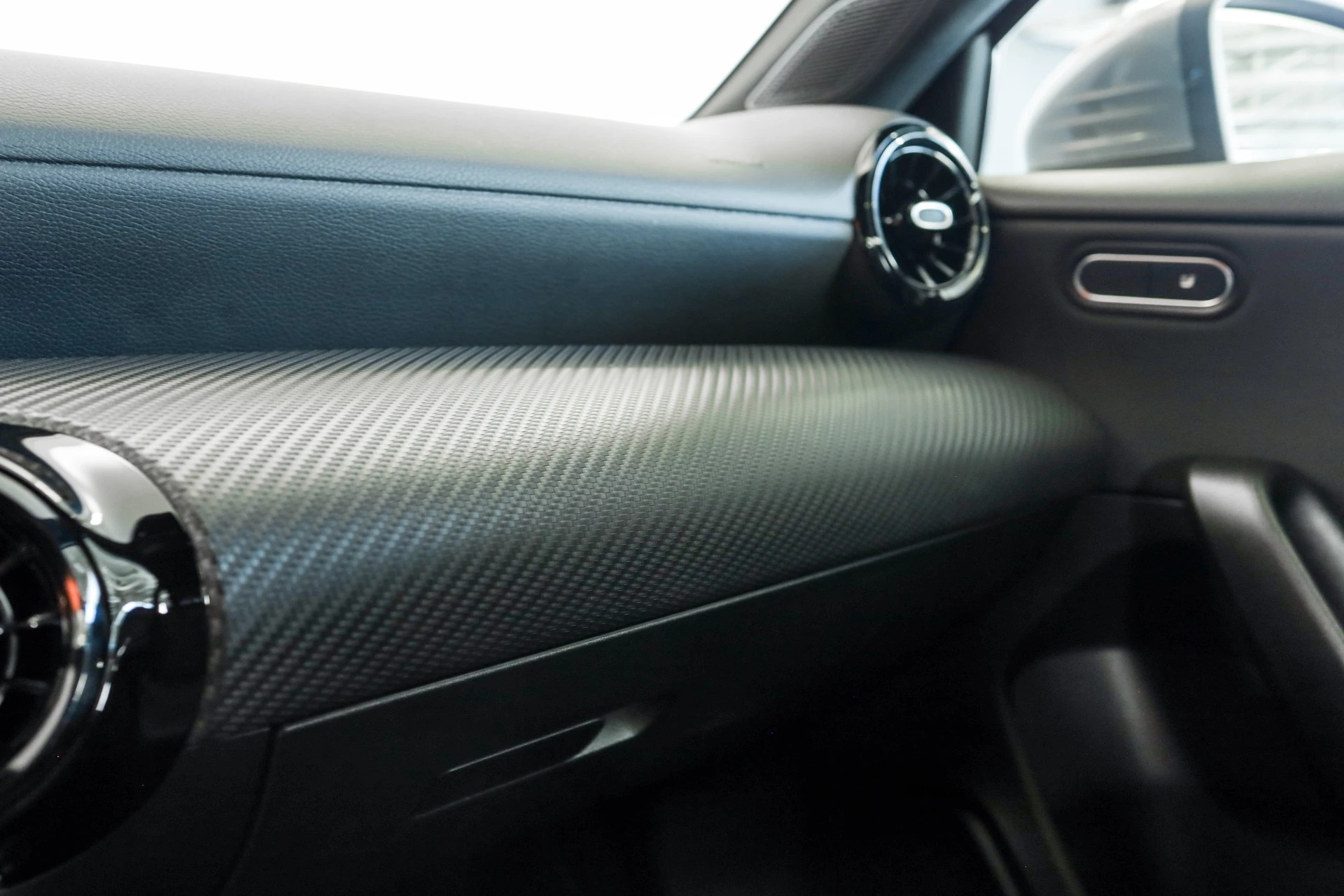 MERCEDES-BENZ A 180 7G-DCT MULTIBEAM LED / DISTRONIC / Caméra de recul-image-19