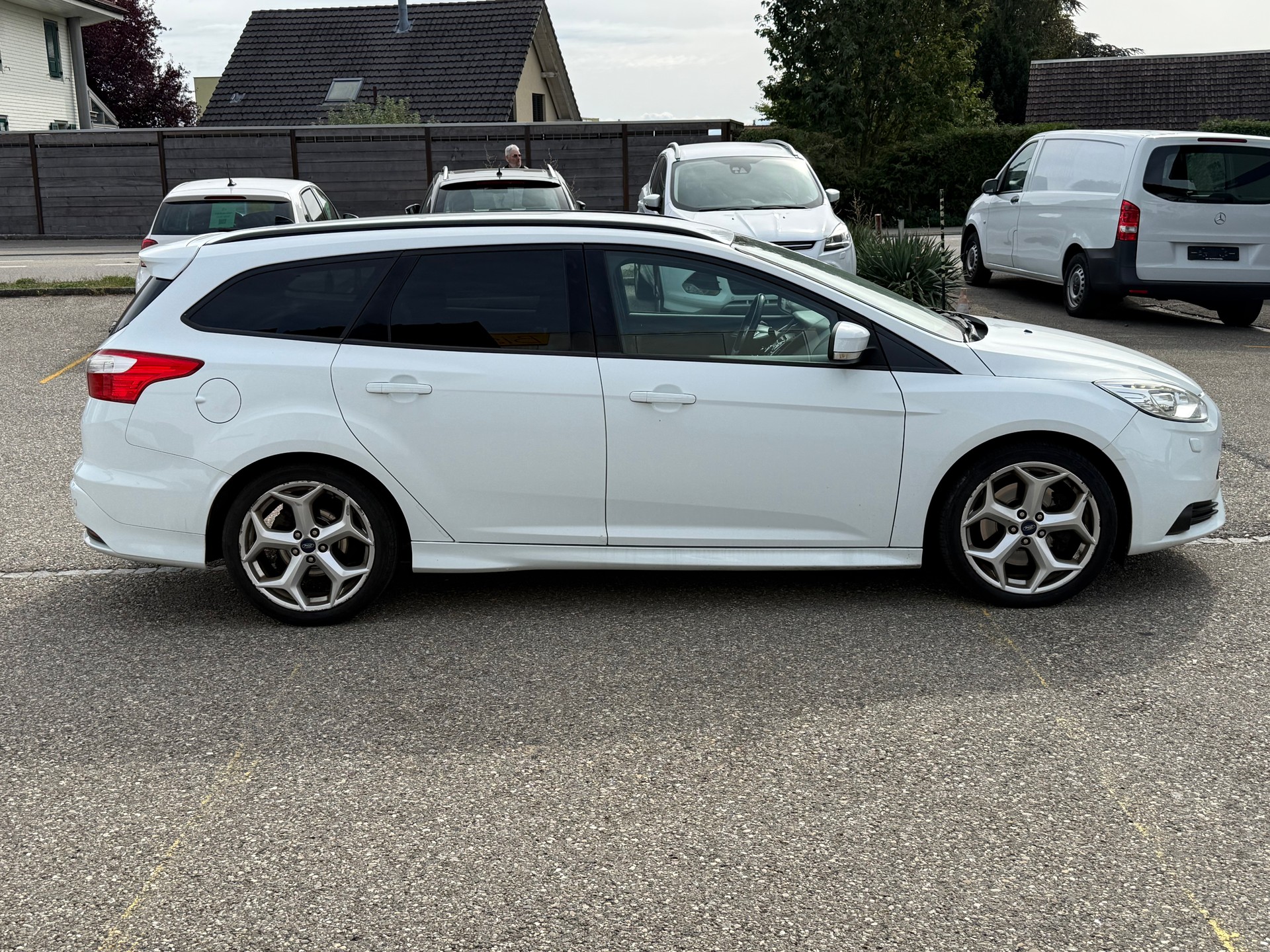 FORD Focus 2.0 SCTi ST-1-showroom-element-3
