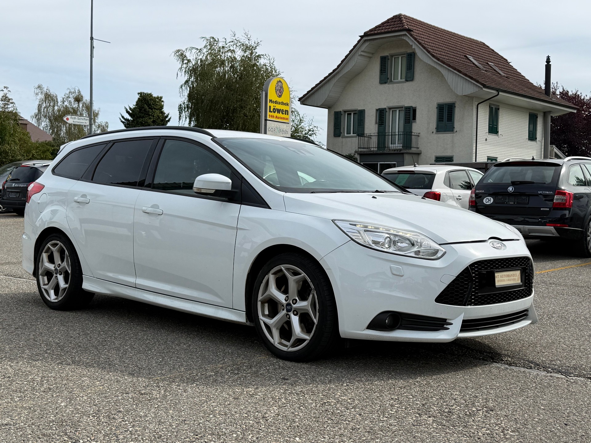 FORD Focus 2.0 SCTi ST-1-showroom-element-2