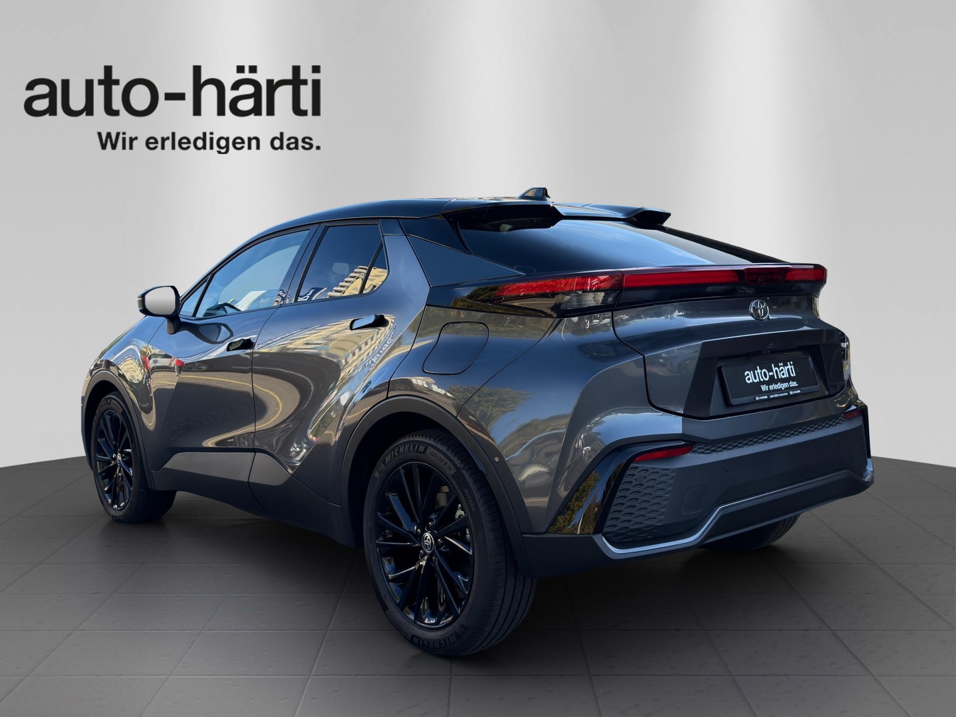 TOYOTA C-HR 2.0 PHEV GR Sport-showroom-element-2