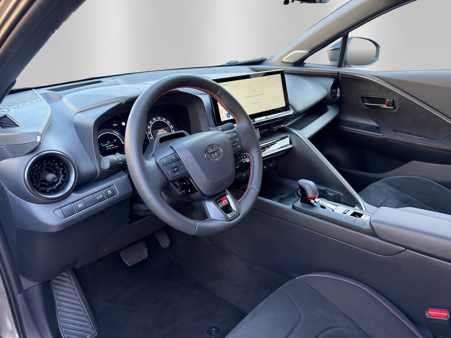 TOYOTA C-HR 2.0 PHEV GR Sport-image-13