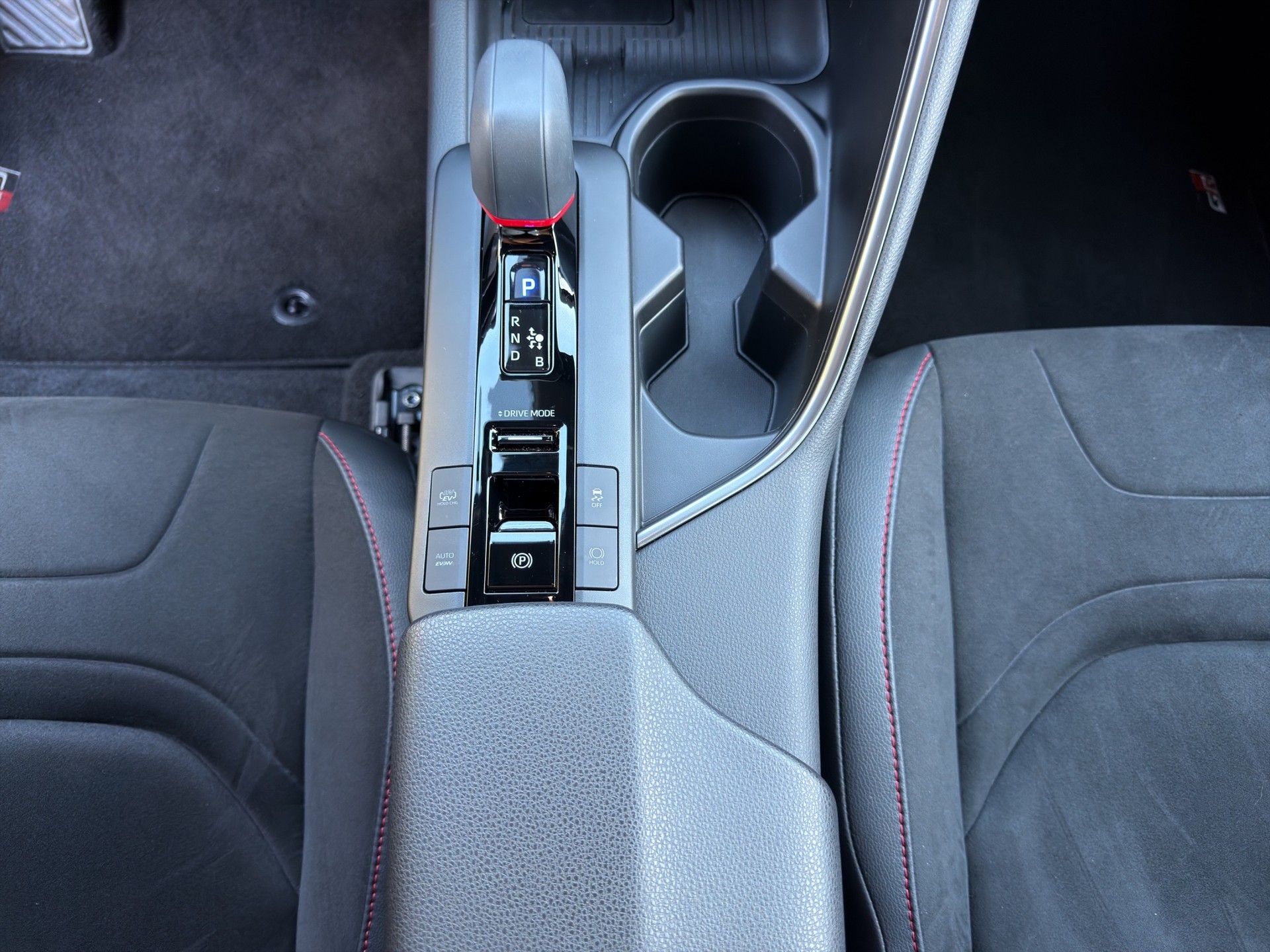 TOYOTA C-HR 2.0 PHEV GR Sport-image-18