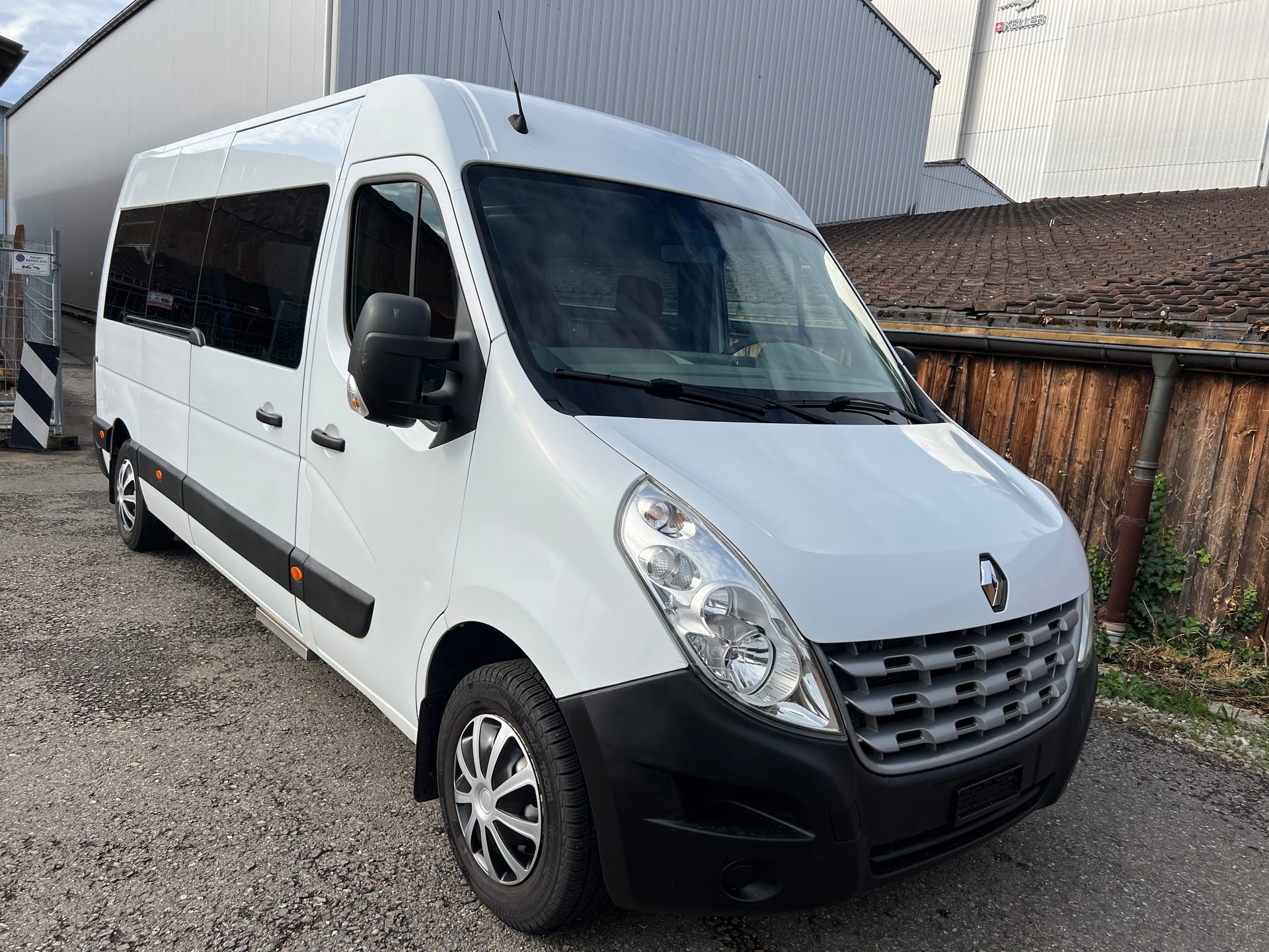 RENAULT Master 2.3dCi Bus 8 Plätze-image-1