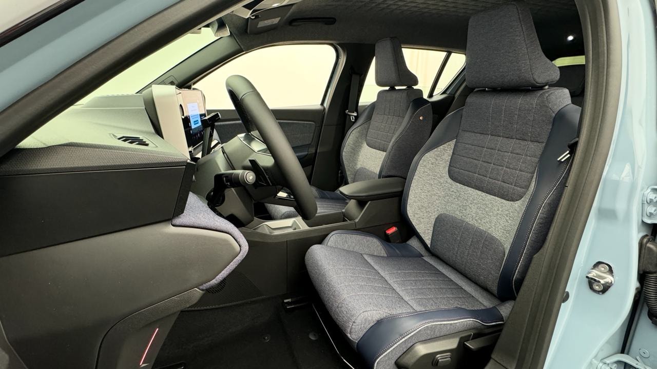 RENAULT R4 E-Tech Comfort Range 52 kWh Techno-image-4