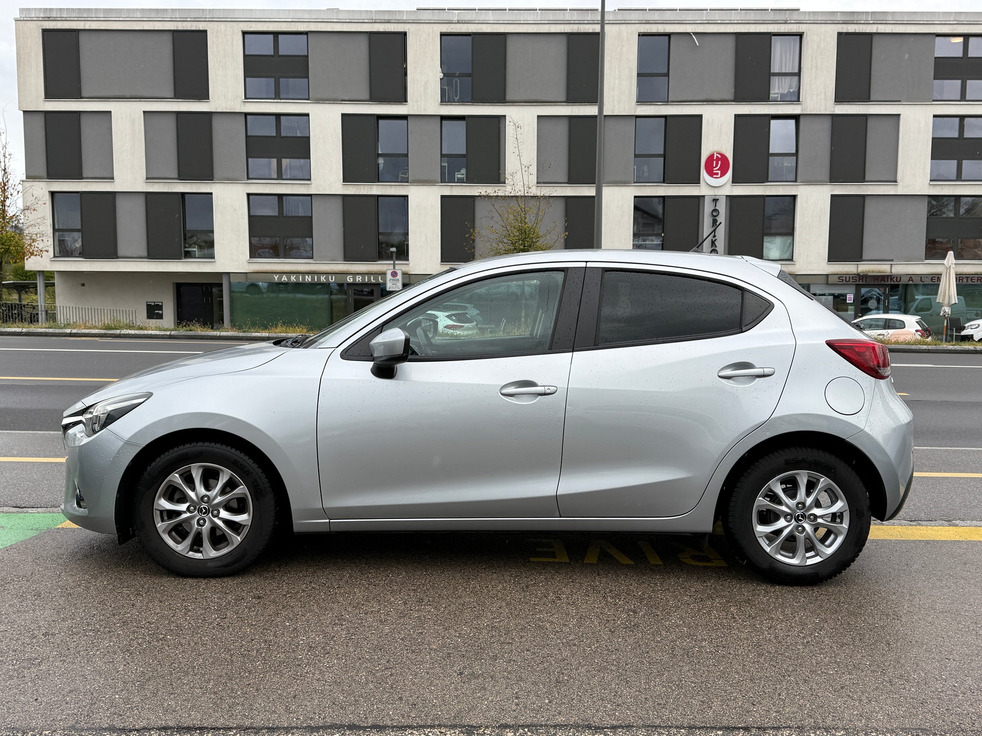 MAZDA 2 SKYACTIV-G 90 Ambition Plus Automat - Rabais des Taxes des Plaques annuelles 60% = 134,05 annuel-image-5