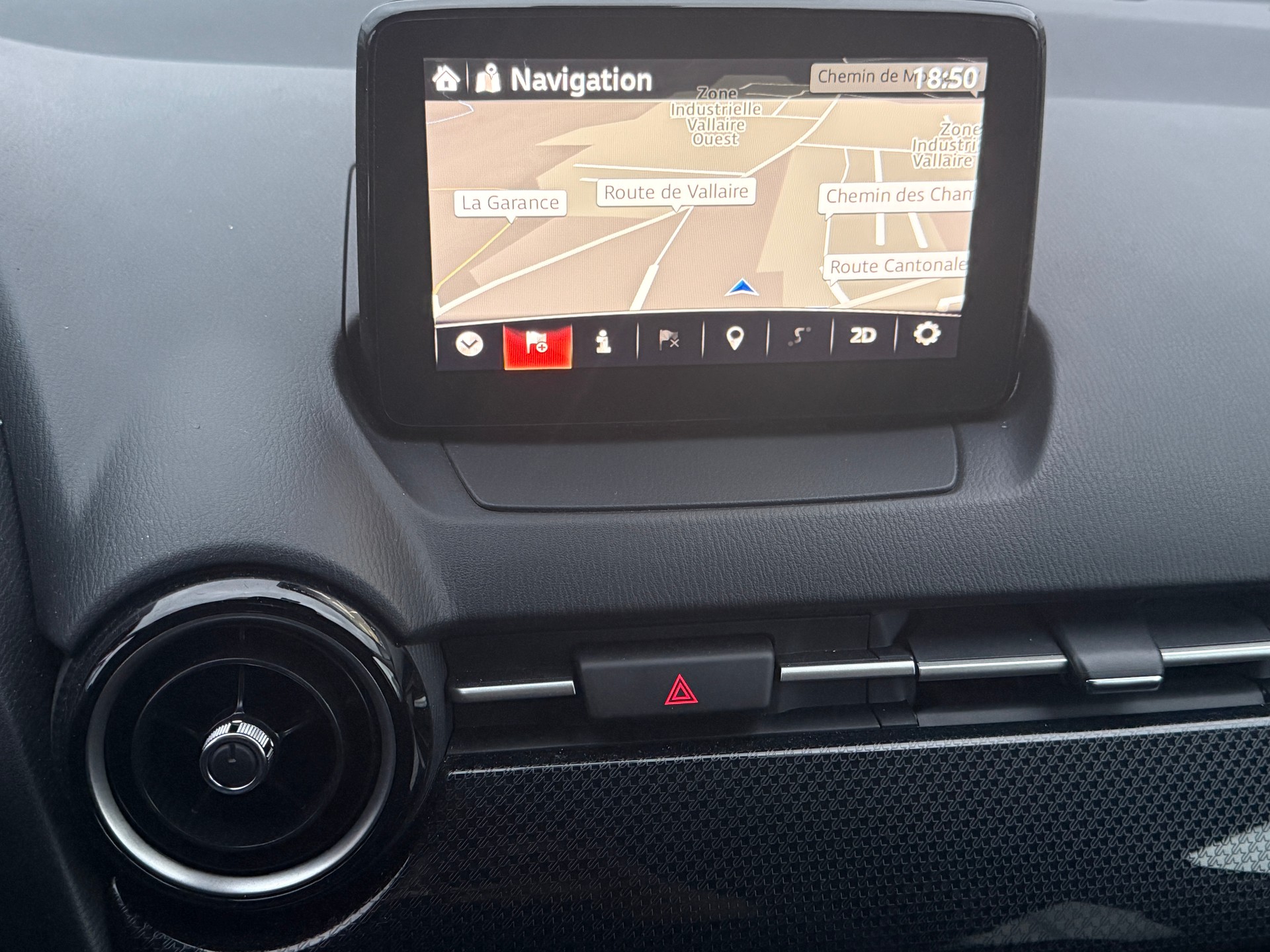 MAZDA 2 SKYACTIV-G 90 Ambition Plus Automat - Rabais des Taxes des Plaques annuelles 60% = 134,05 annuel-image-10