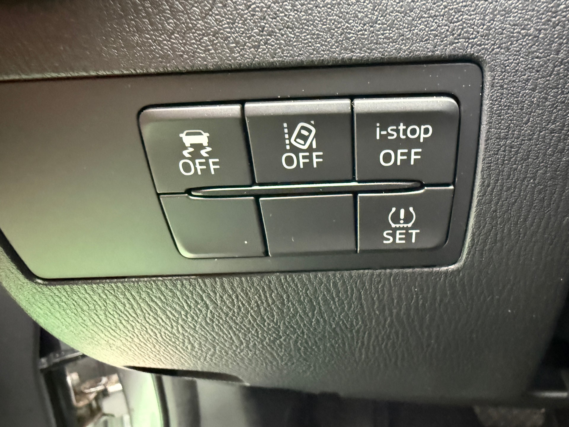 MAZDA 2 SKYACTIV-G 90 Ambition Plus Automat - Rabais des Taxes des Plaques annuelles 60% = 134,05 annuel-image-18