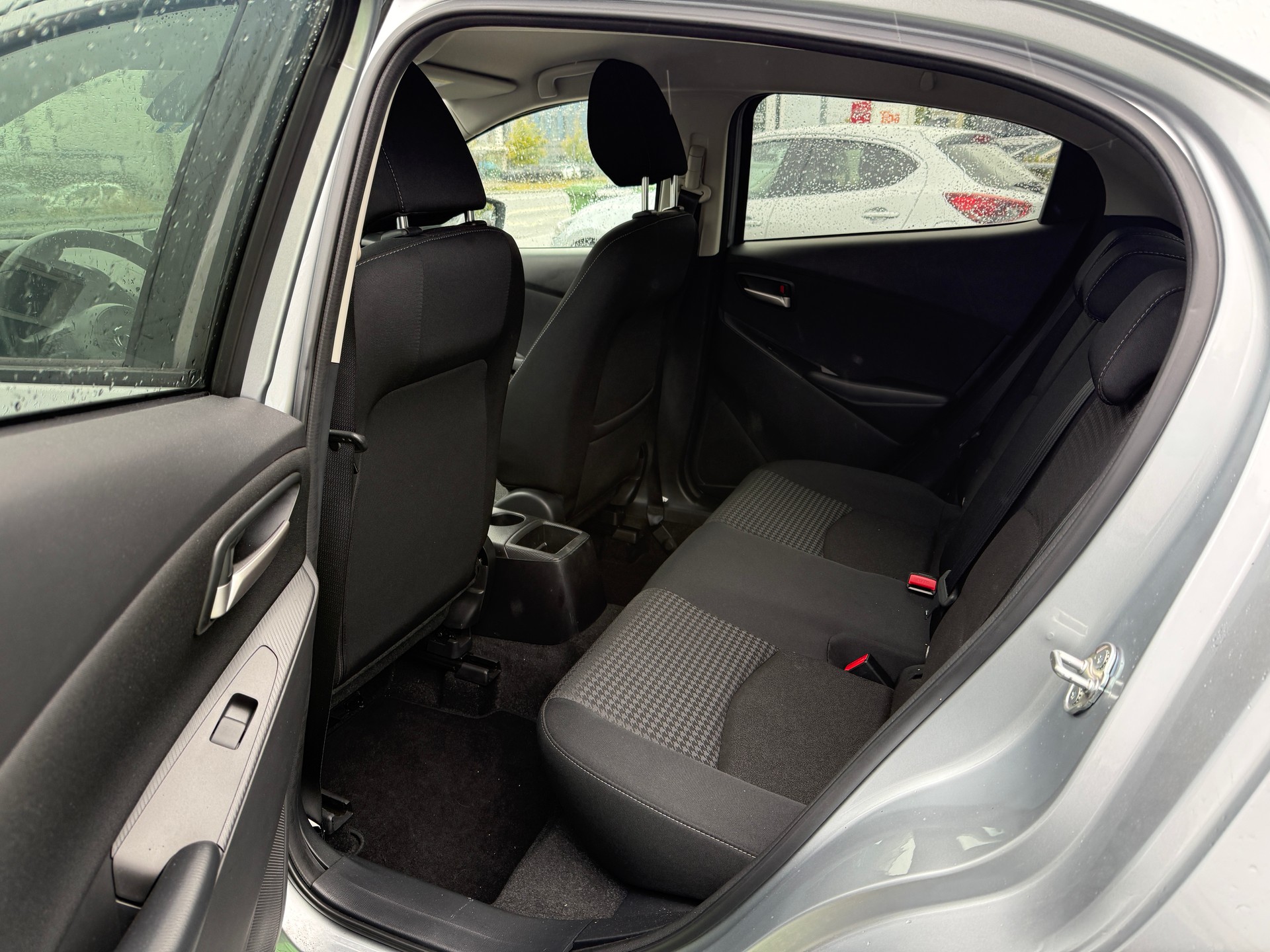 MAZDA 2 SKYACTIV-G 90 Ambition Plus Automat - Rabais des Taxes des Plaques annuelles 60% = 134,05 annuel-image-24
