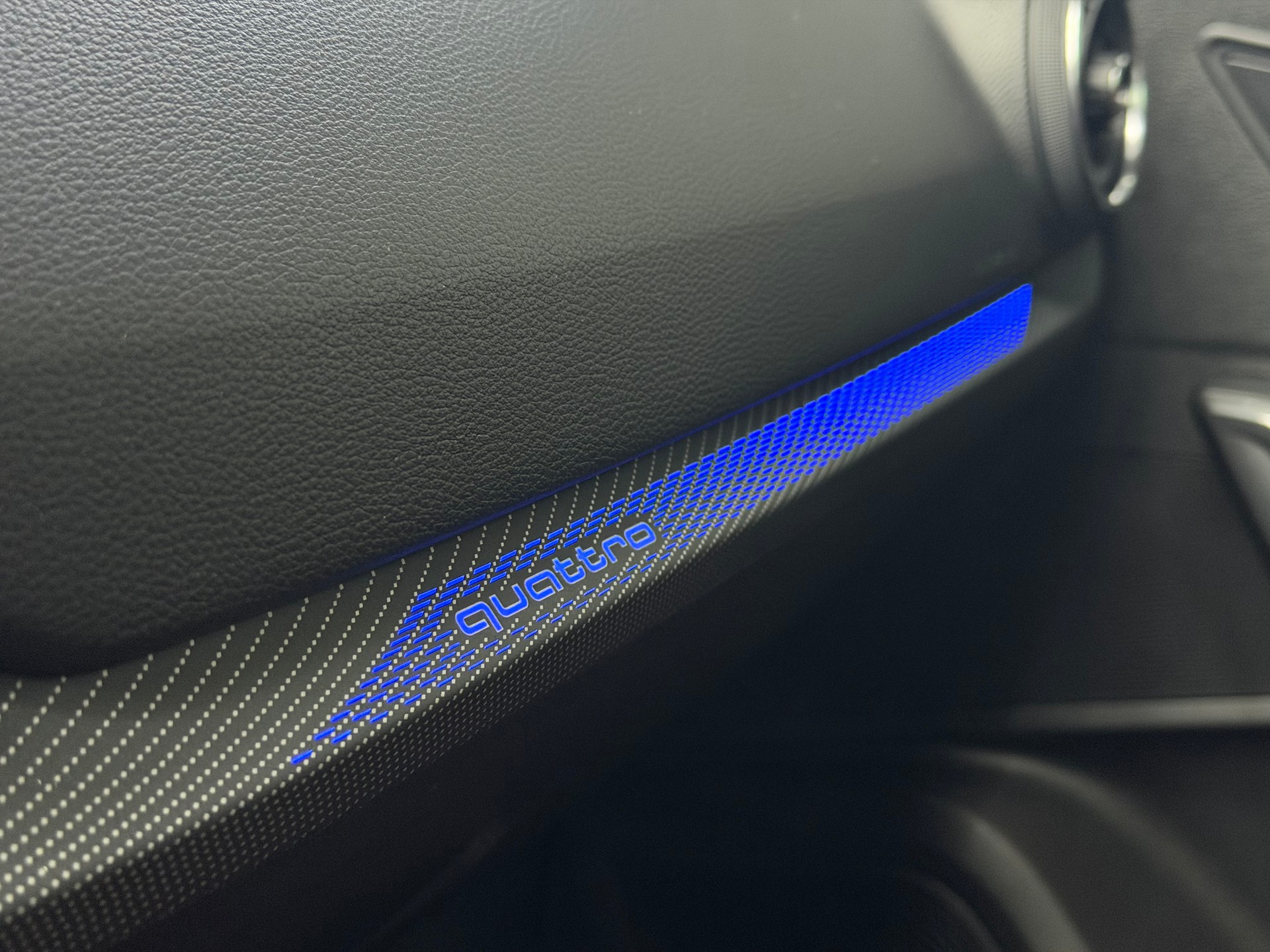 AUDI SQ2 TFSI quattro S-tronic | CH-Auto | Gratis-Service | Panorama Dach | ACC | Rückfahrkamera | Ambiente-image-28