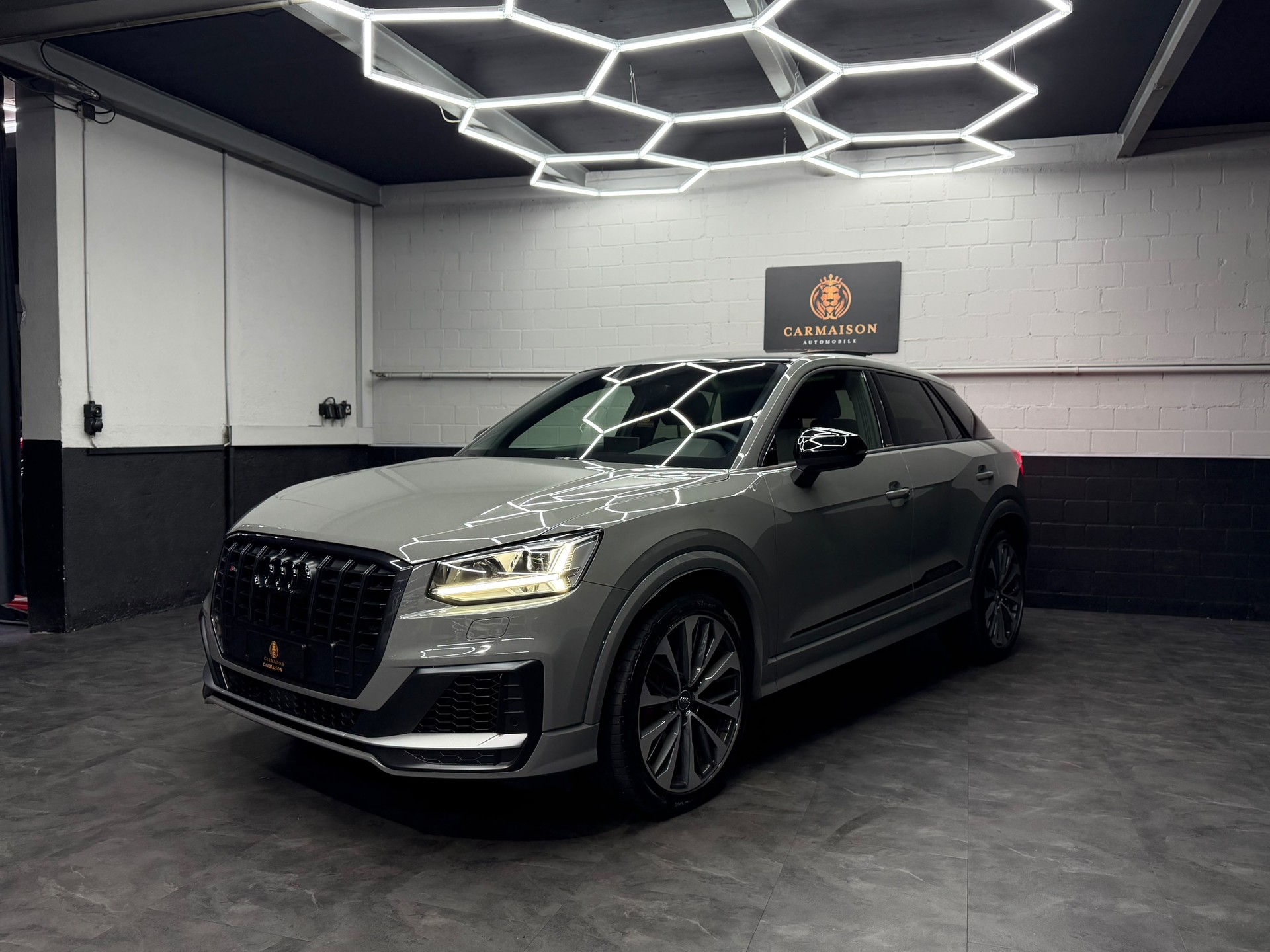 AUDI SQ2 TFSI quattro S-tronic | CH-Auto | Gratis-Service | Panorama Dach | ACC | Rückfahrkamera | Ambiente-showroom-element-2