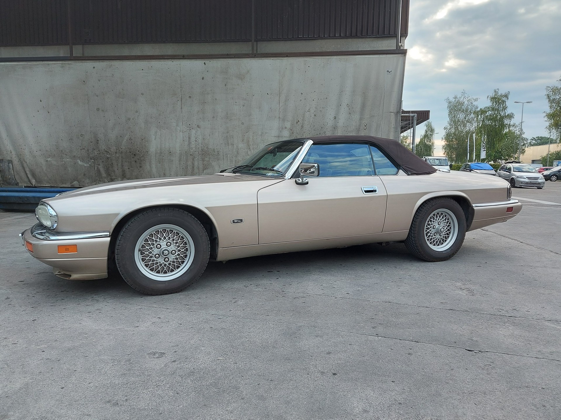 JAGUAR XJS 4.0 Convertible-image-3