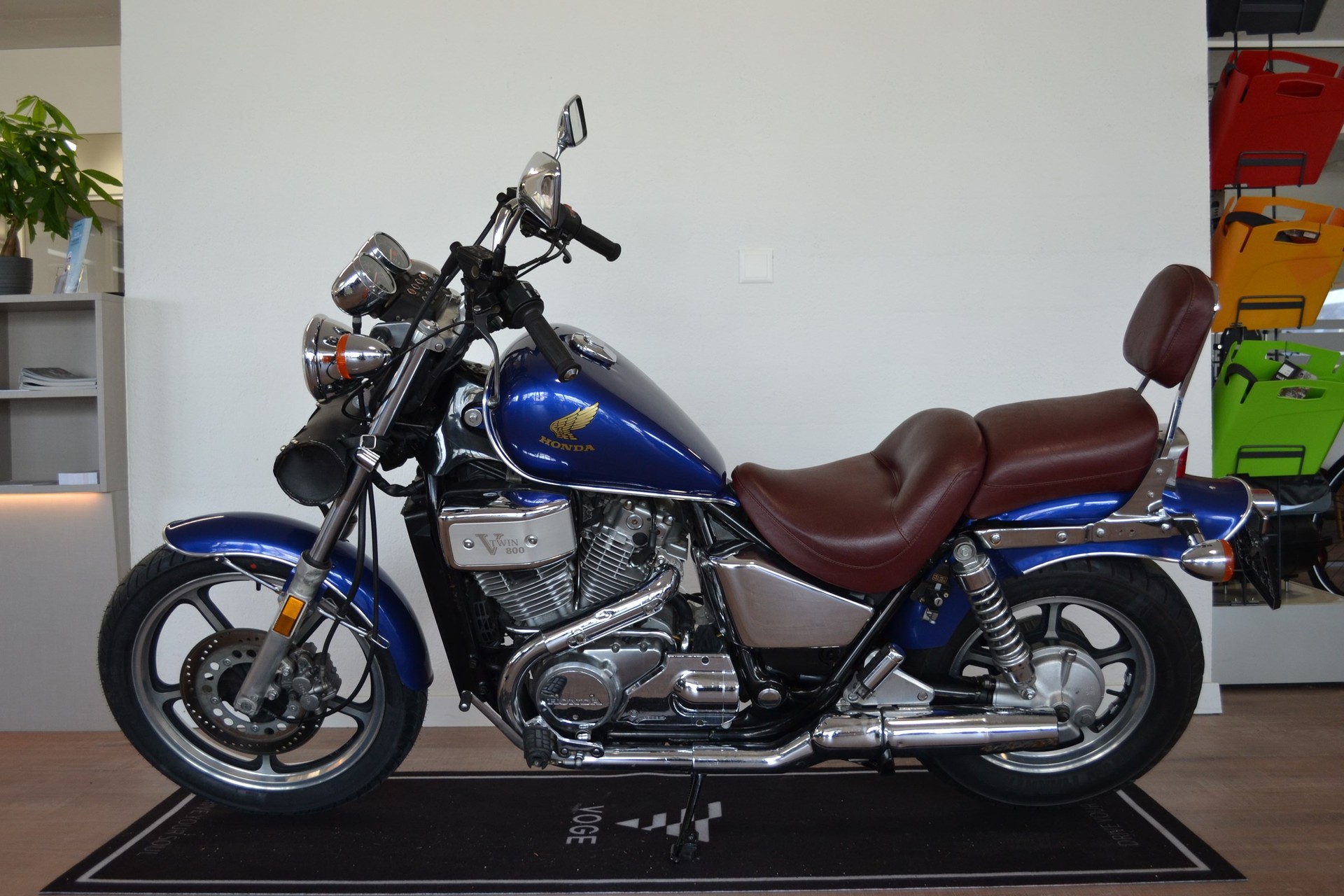 HONDA HONDA VT700 EGLI-image-3