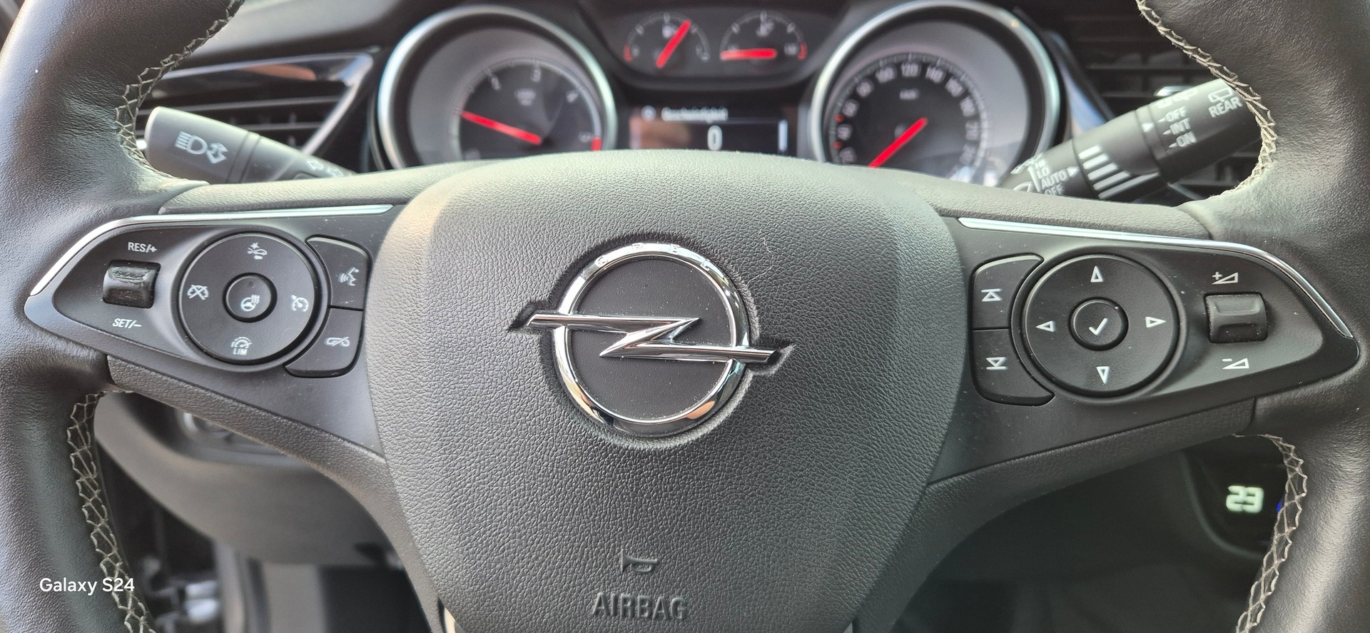 OPEL Insignia 2.0 CDTI Sports Tourer Excellence Automatic-image-12