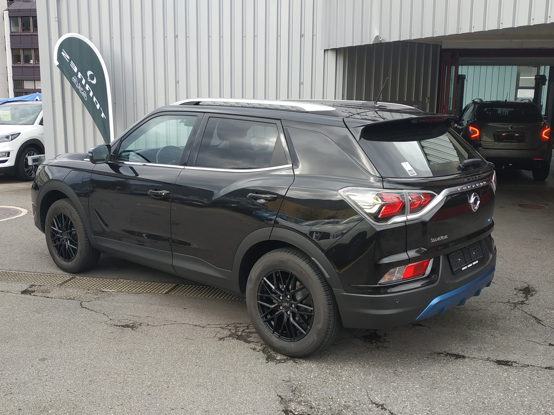 KGM-SsangYong Korando eMotion Titanium Plus-showroom-element-3