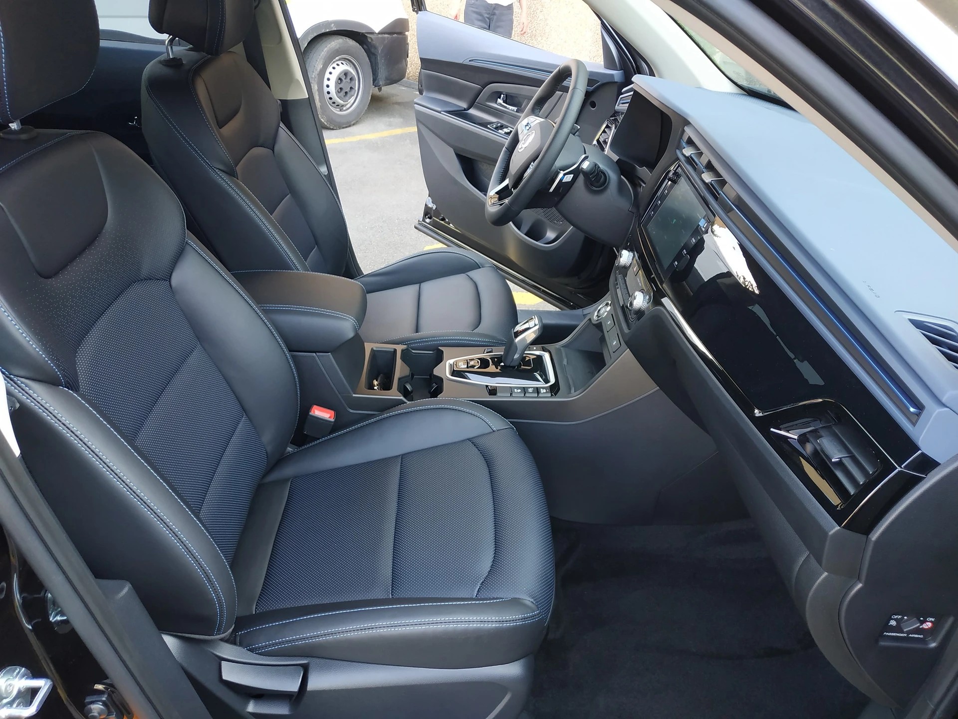 KGM-SsangYong Korando eMotion Titanium Plus-image-12