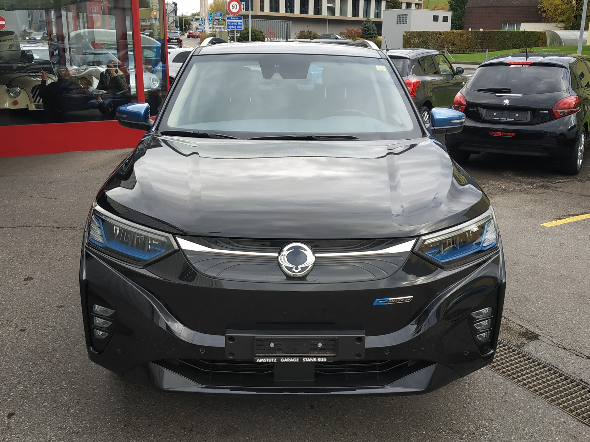KGM-SsangYong Korando eMotion Titanium Plus-showroom-element-2