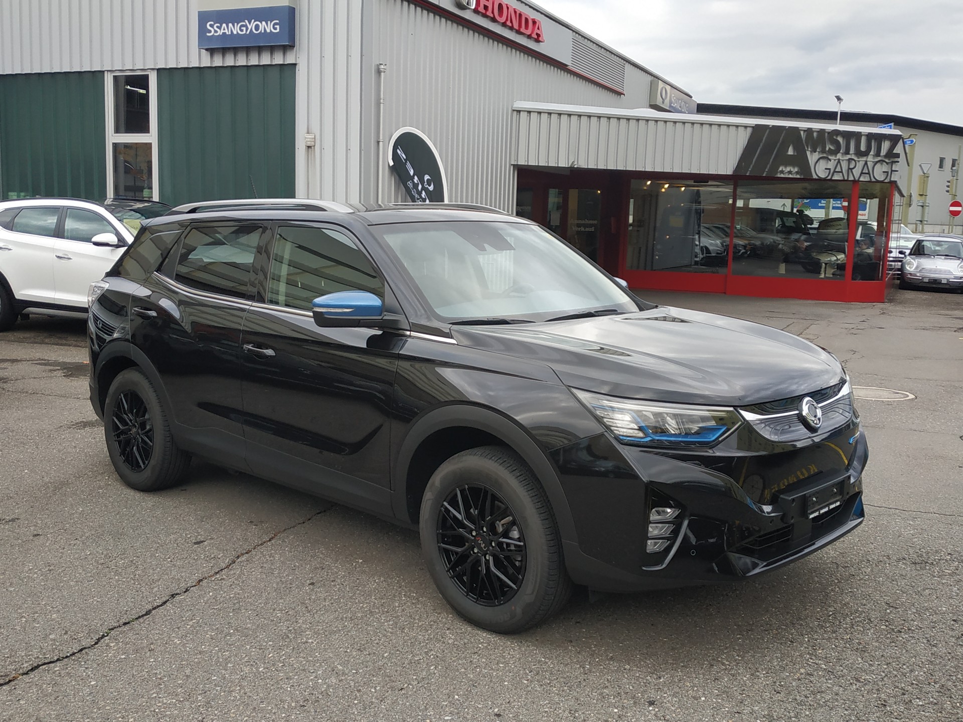 KGM-SsangYong Korando eMotion Titanium Plus-showroom-element-1