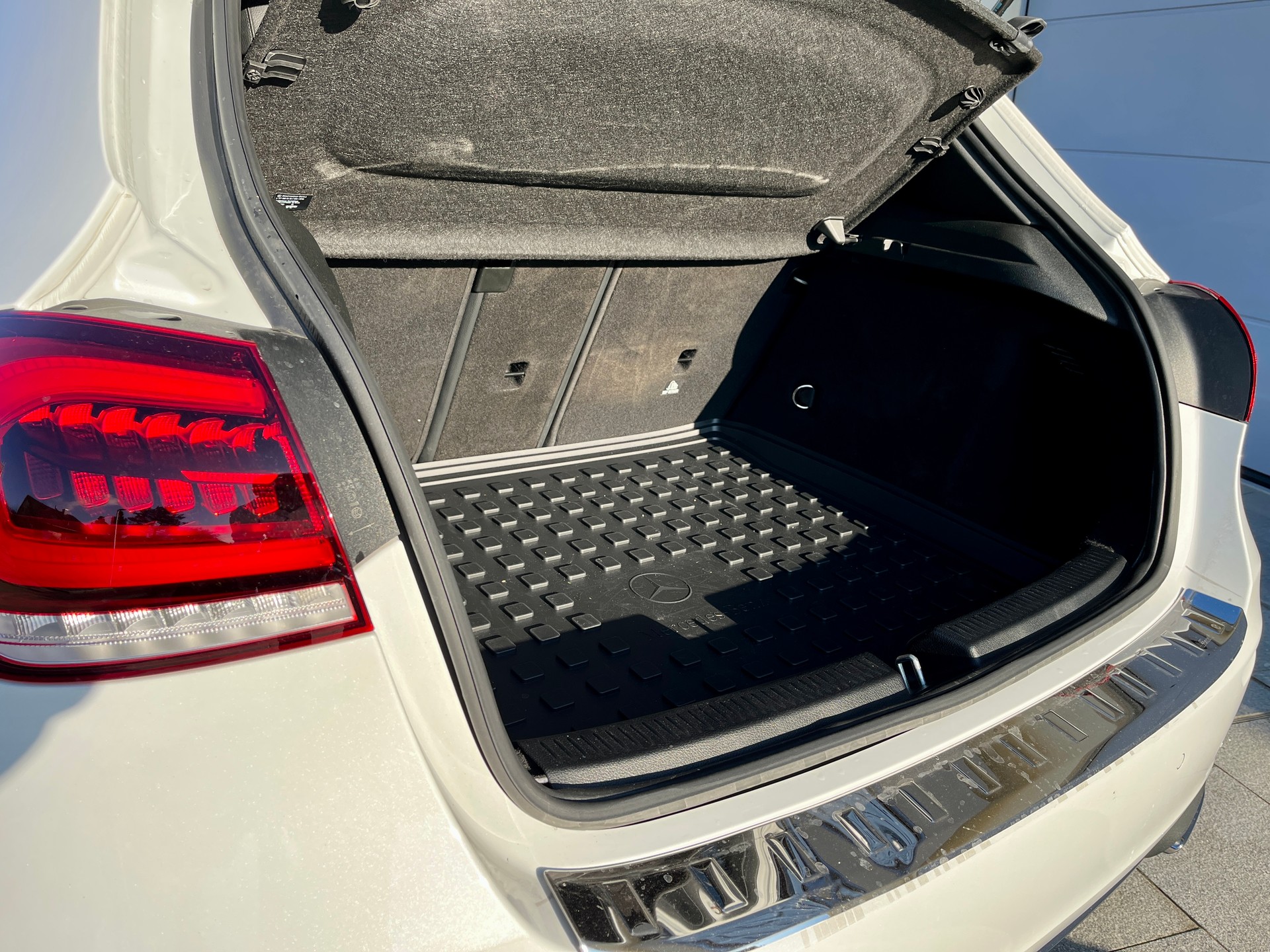 MERCEDES-BENZ A 180 Progressive 7G-DCT-image-18