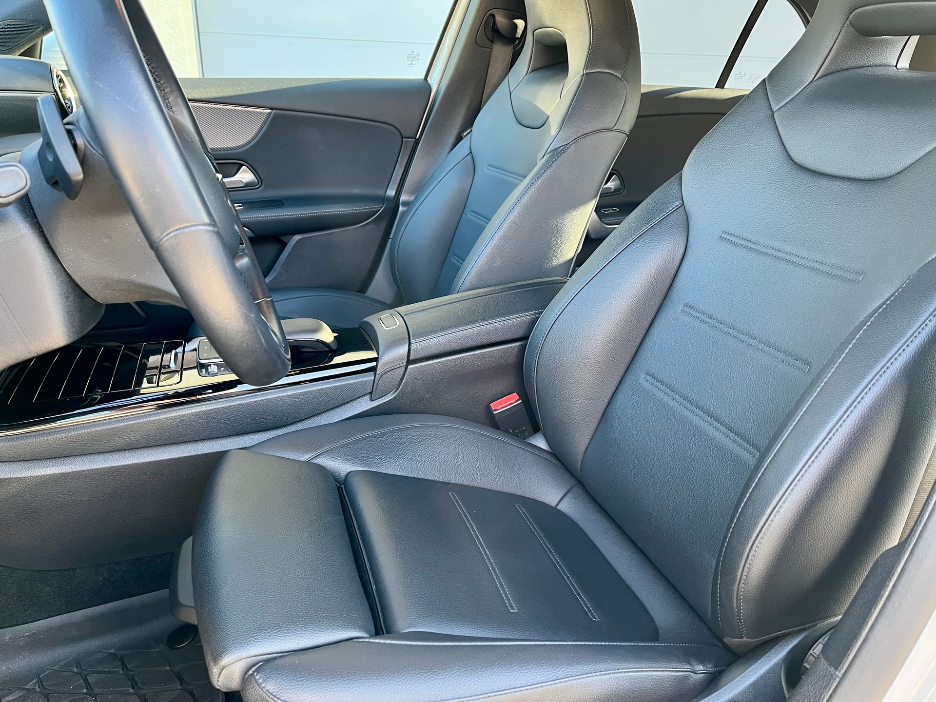 MERCEDES-BENZ A 180 Progressive 7G-DCT-image-5