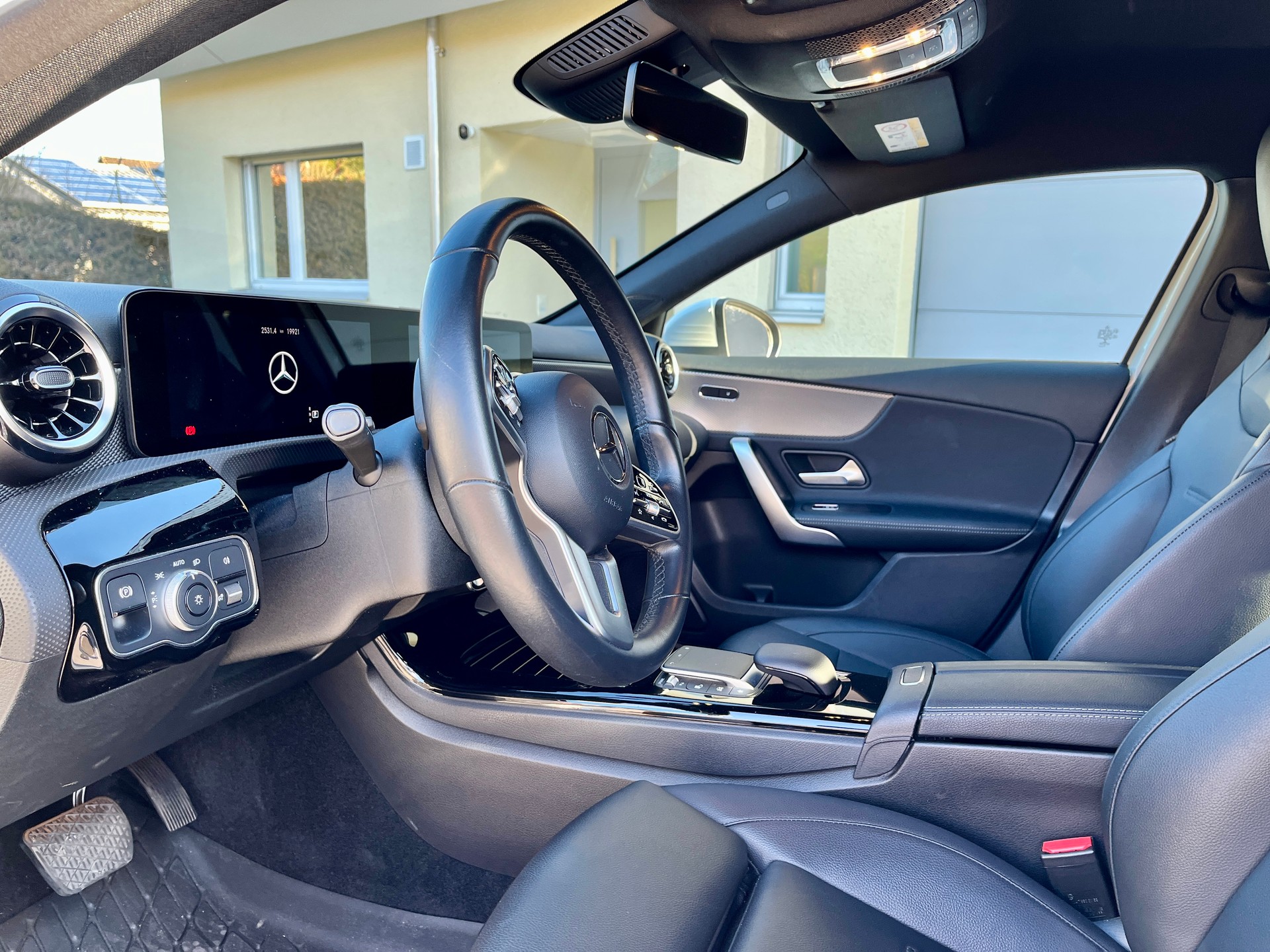 MERCEDES-BENZ A 180 Progressive 7G-DCT-image-19