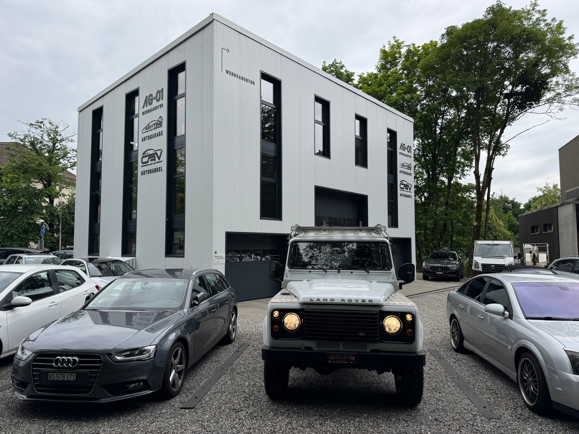 LAND ROVER Defender 110 2.4 Td4 Station Wagon