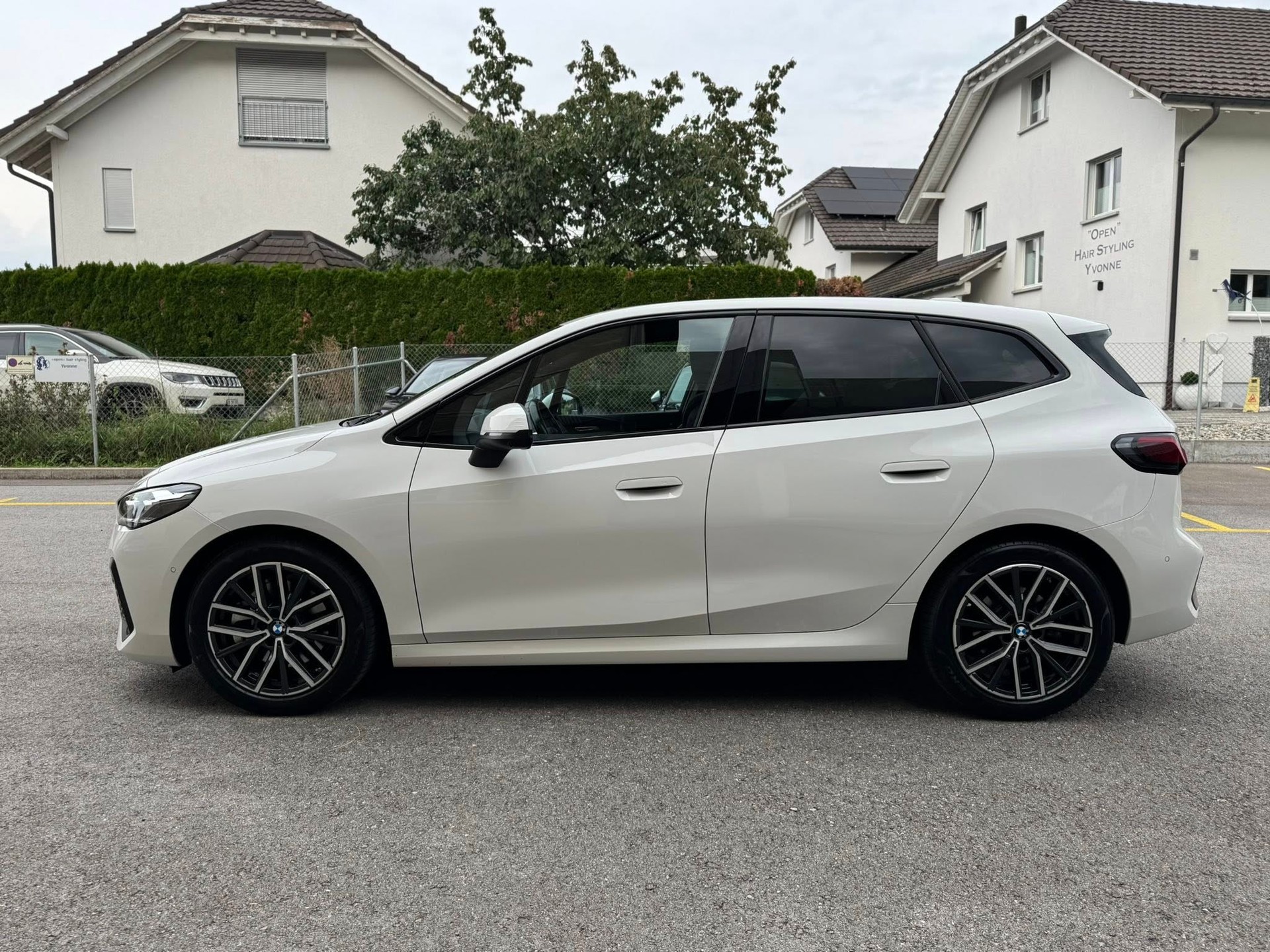BMW 223i Active Tourer xDrive M Sport DKG-showroom-element-1