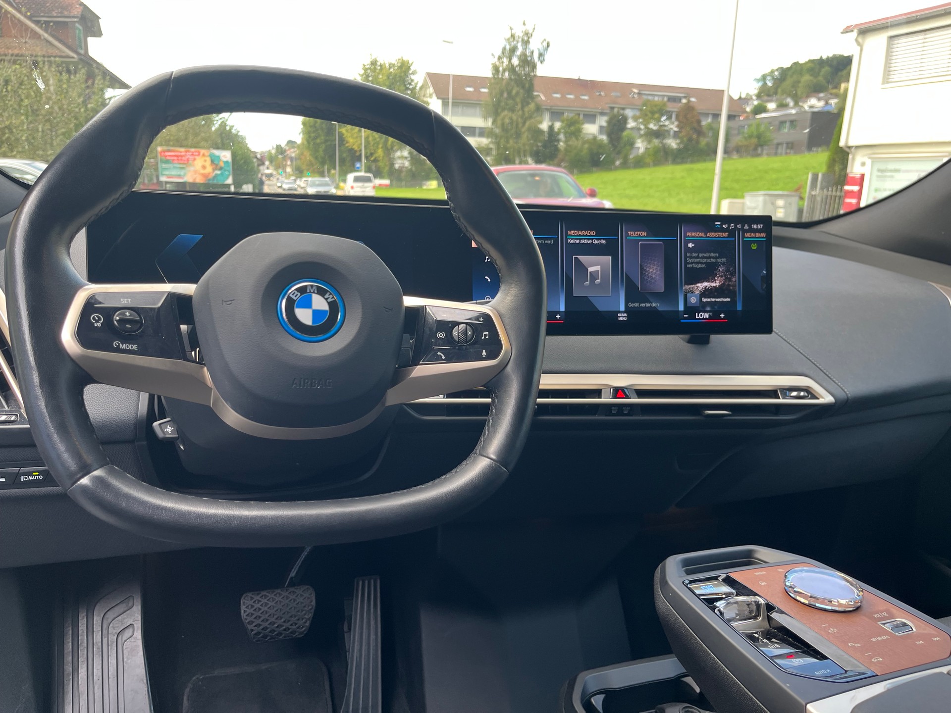 BMW iX xDrive50-image-8