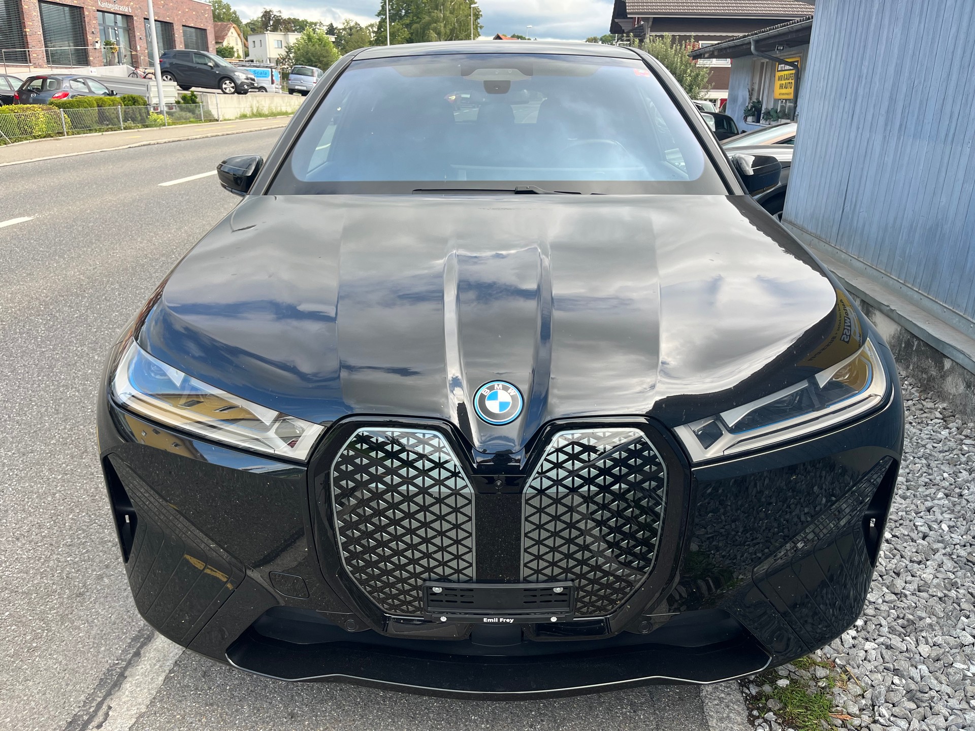 BMW iX xDrive50-showroom-element-1