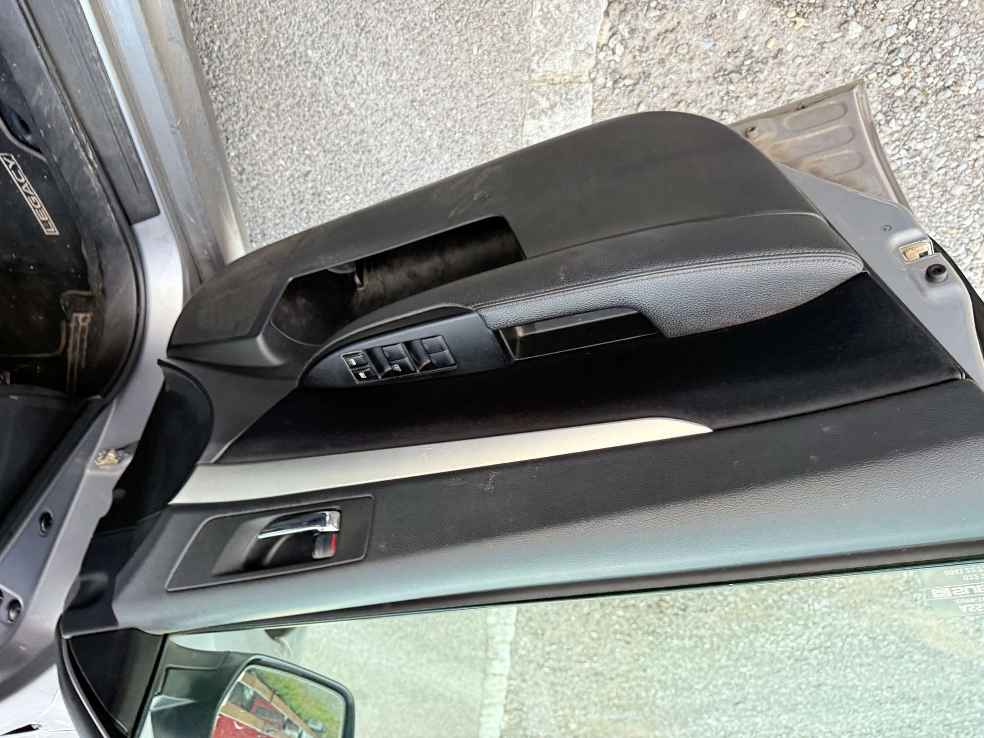 SUBARU Legacy 2.0i Swiss Special AWD-image-10