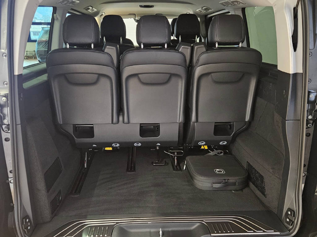 MERCEDES-BENZ EQV 300 lang Van-image-12