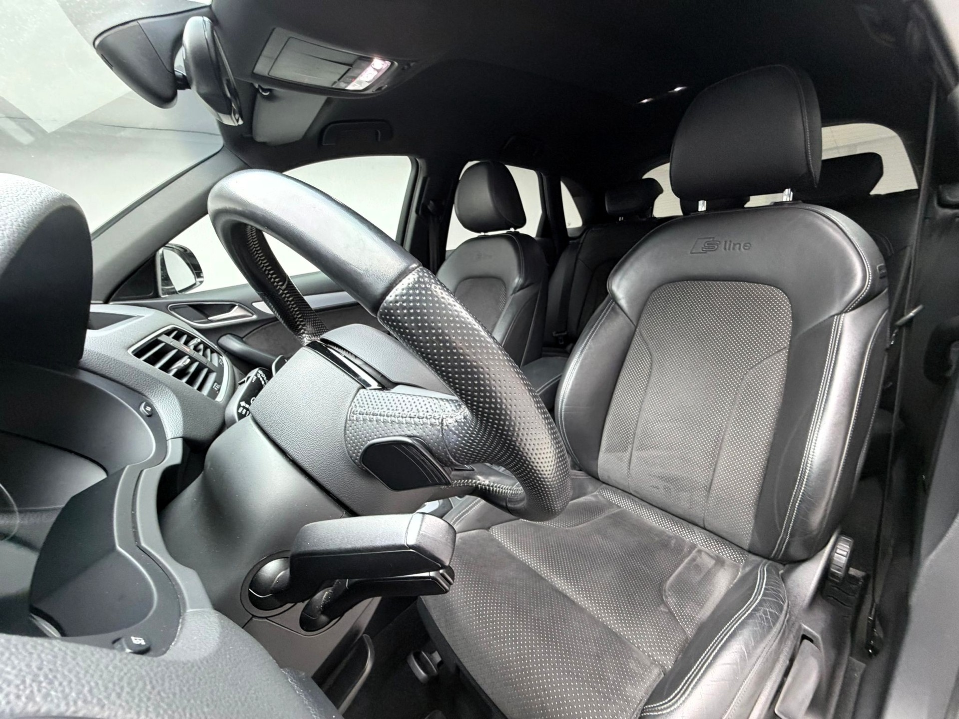 AUDI Q3 2.0 TDI quattro S-tronic-image-9